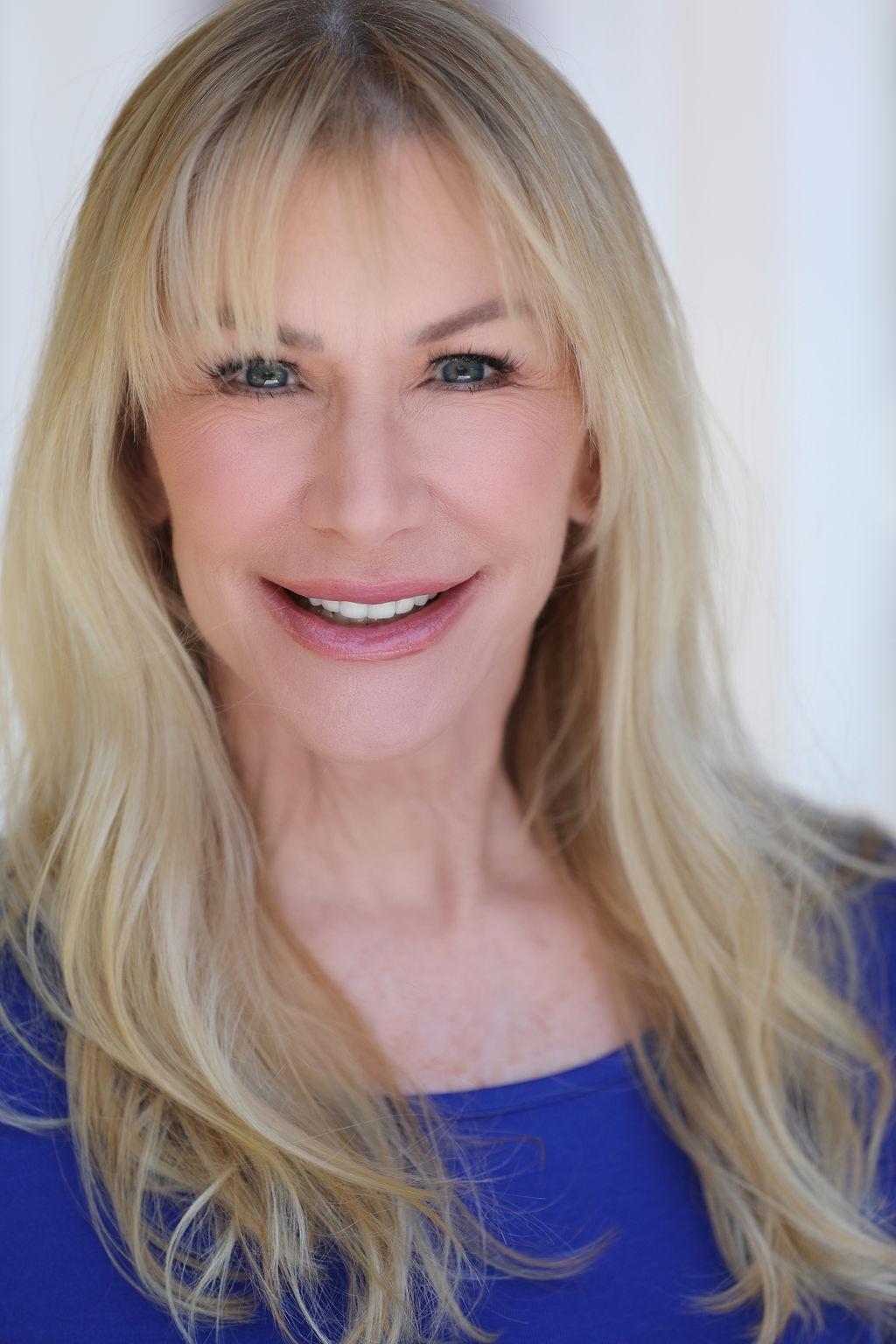 Caroline Williams image