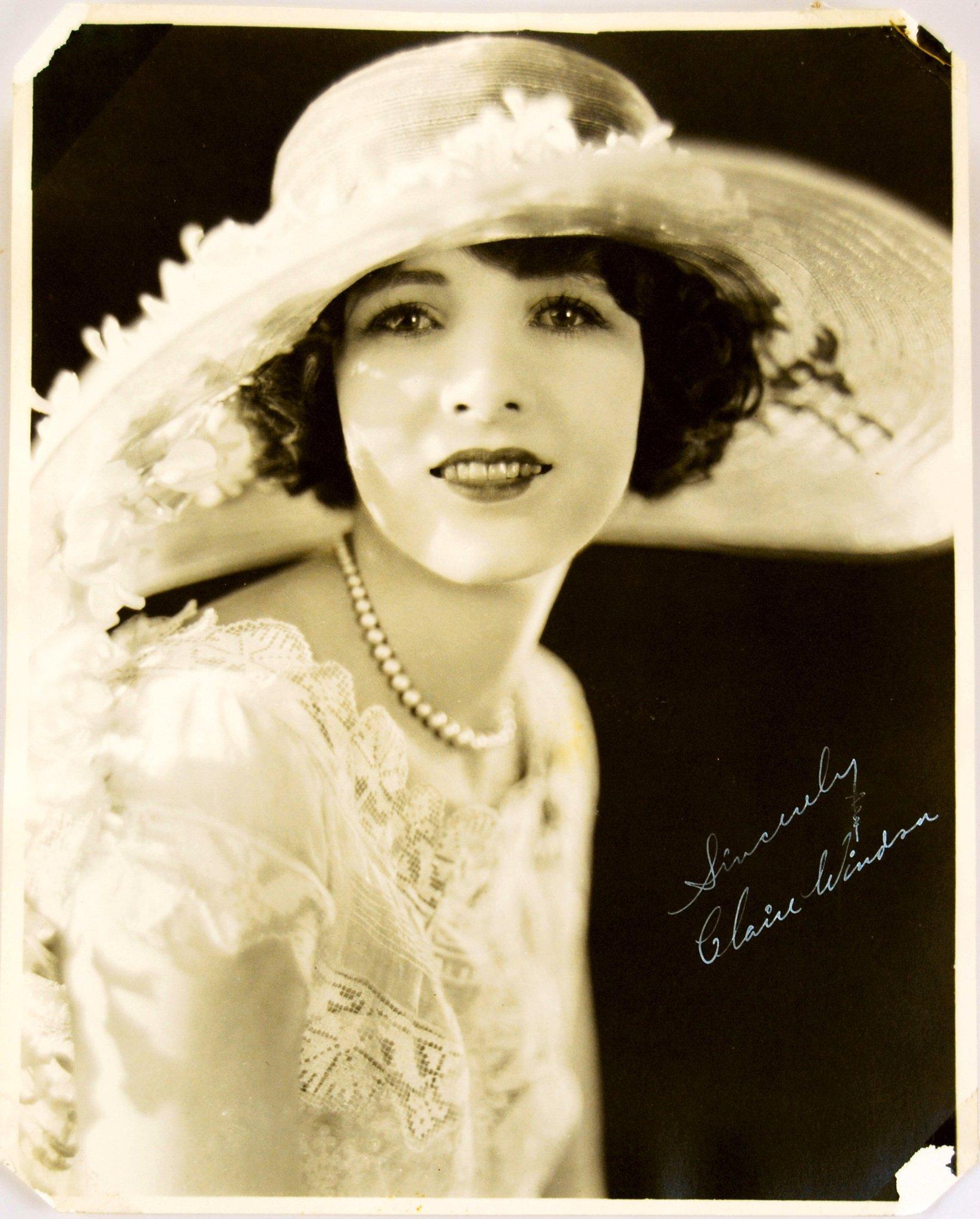 Claire Windsor image