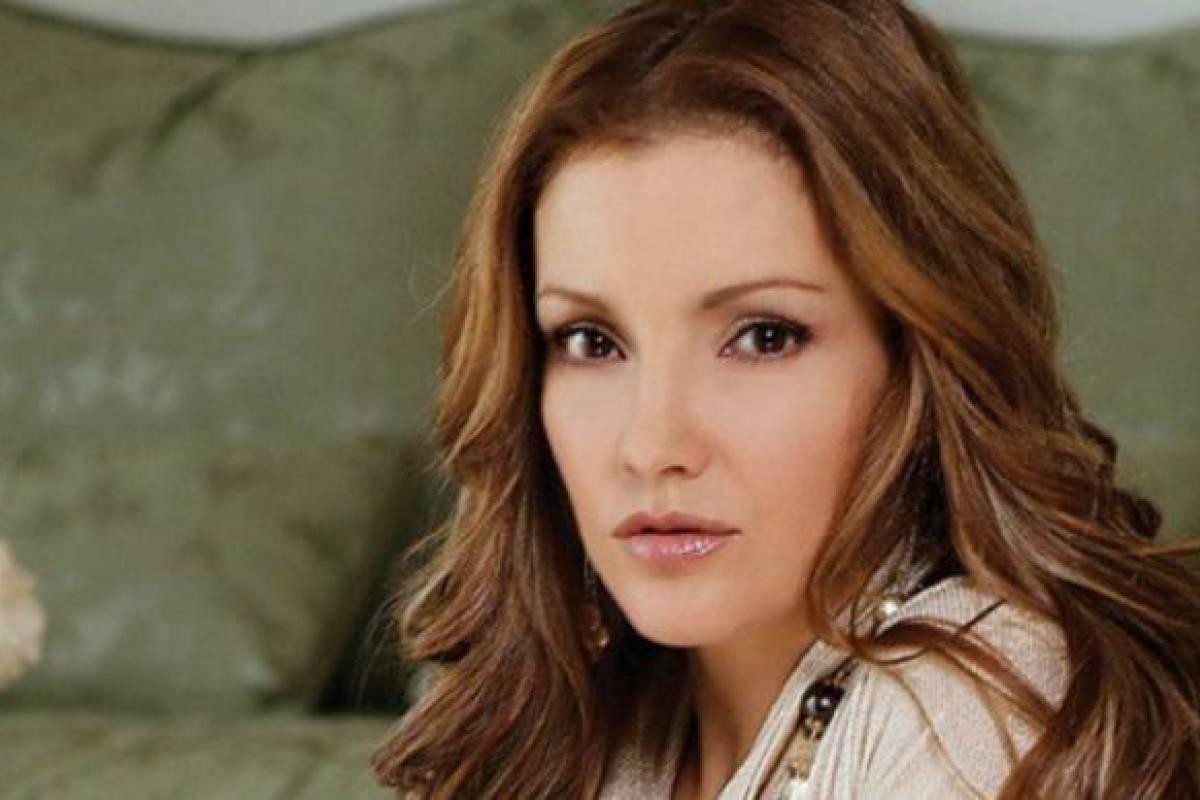 Karla Álvarez image