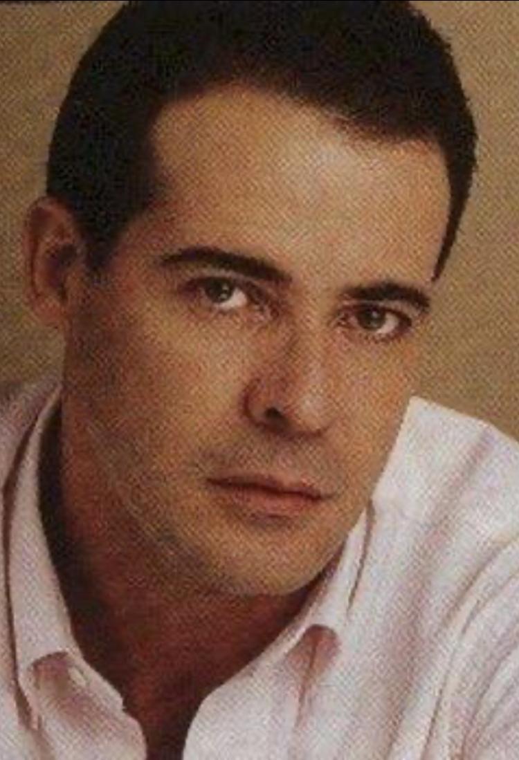 César Évora image