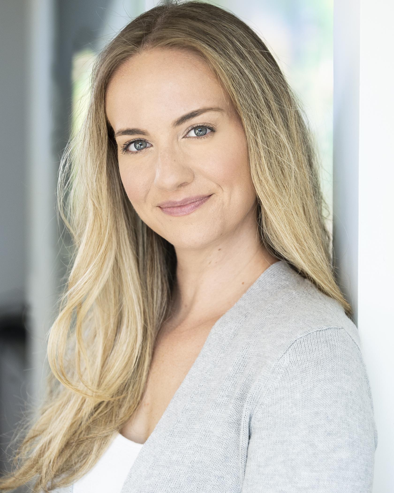 Naomi Hewer image