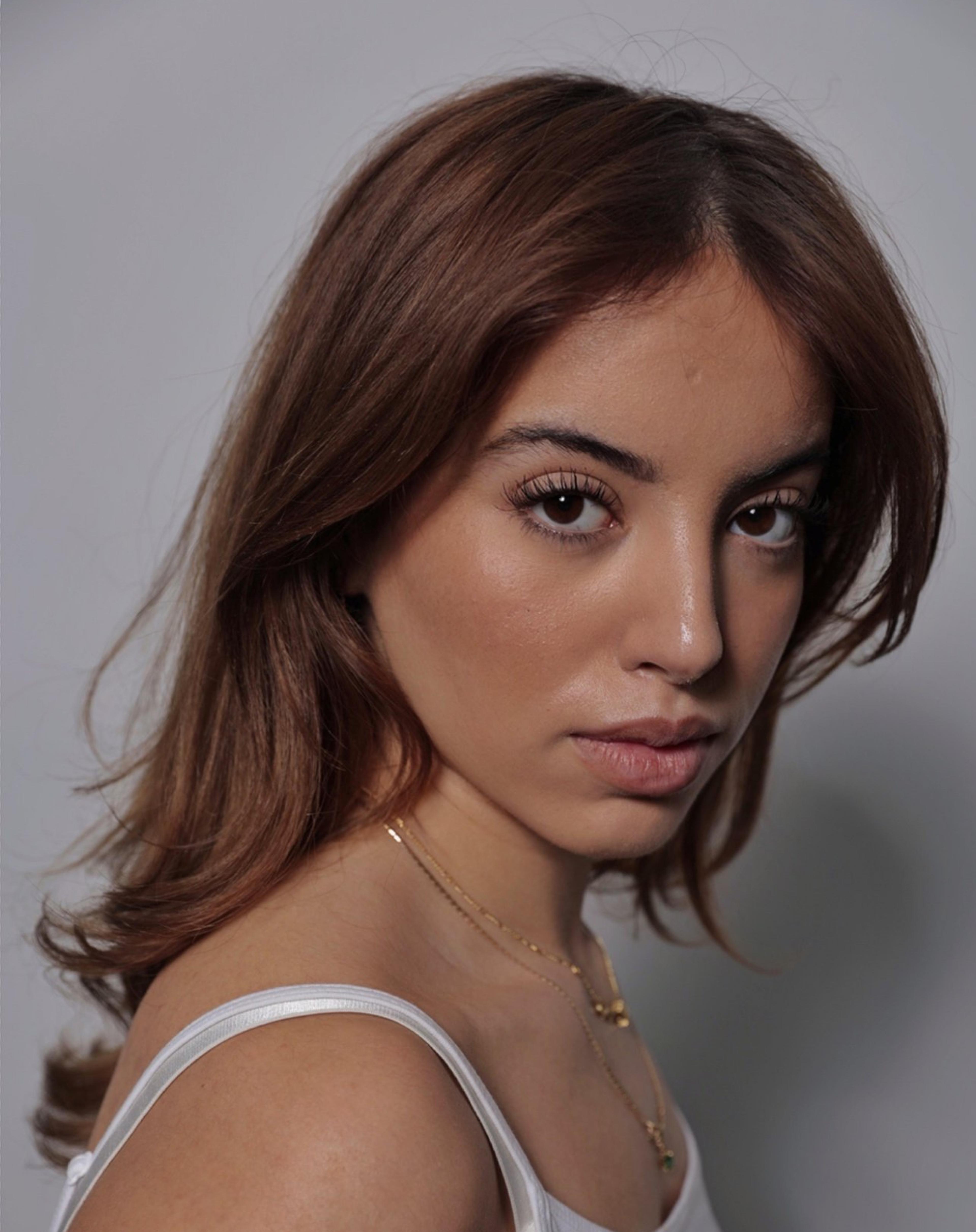 Nora Dari image