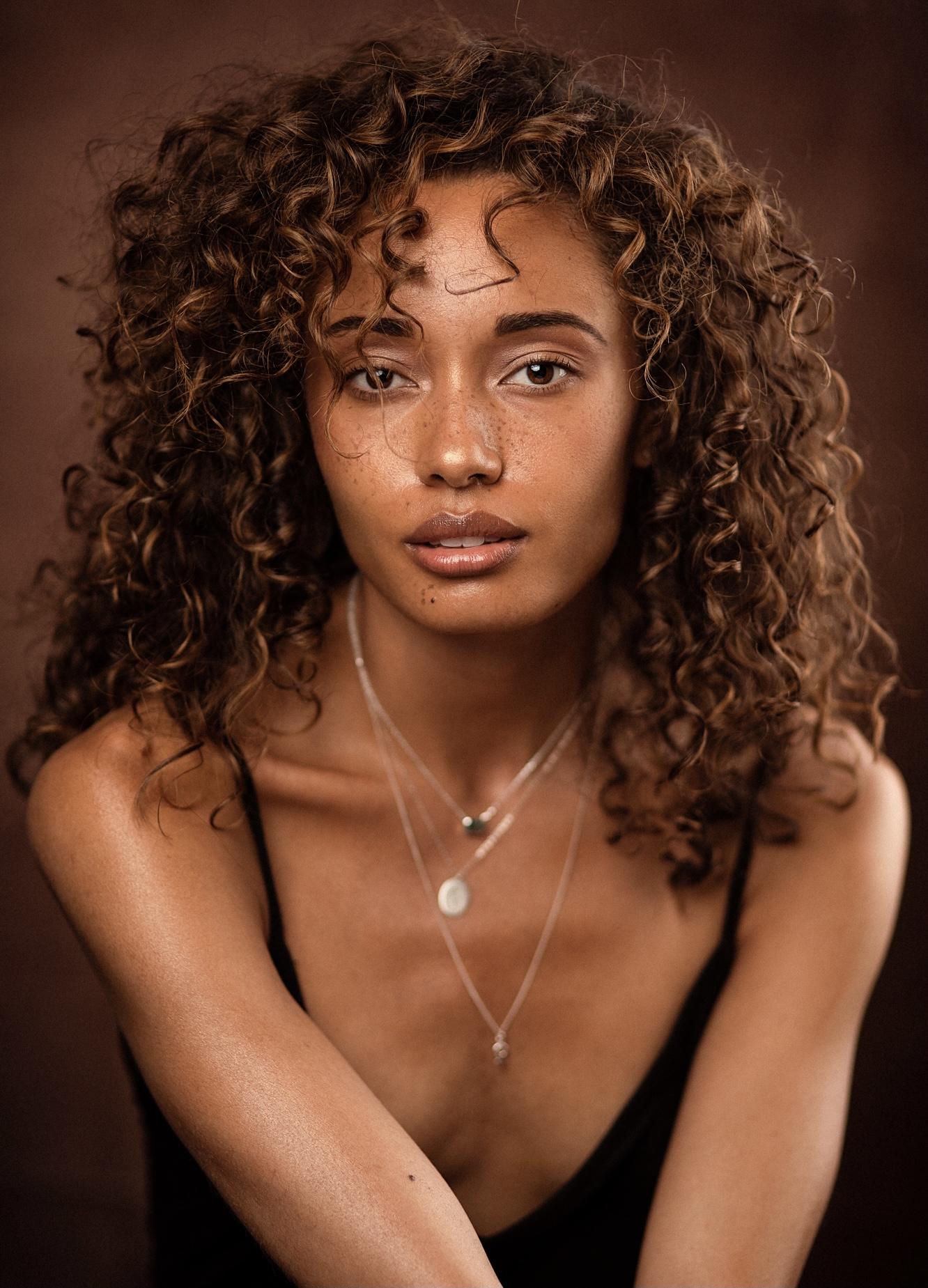 Olivia Swann image