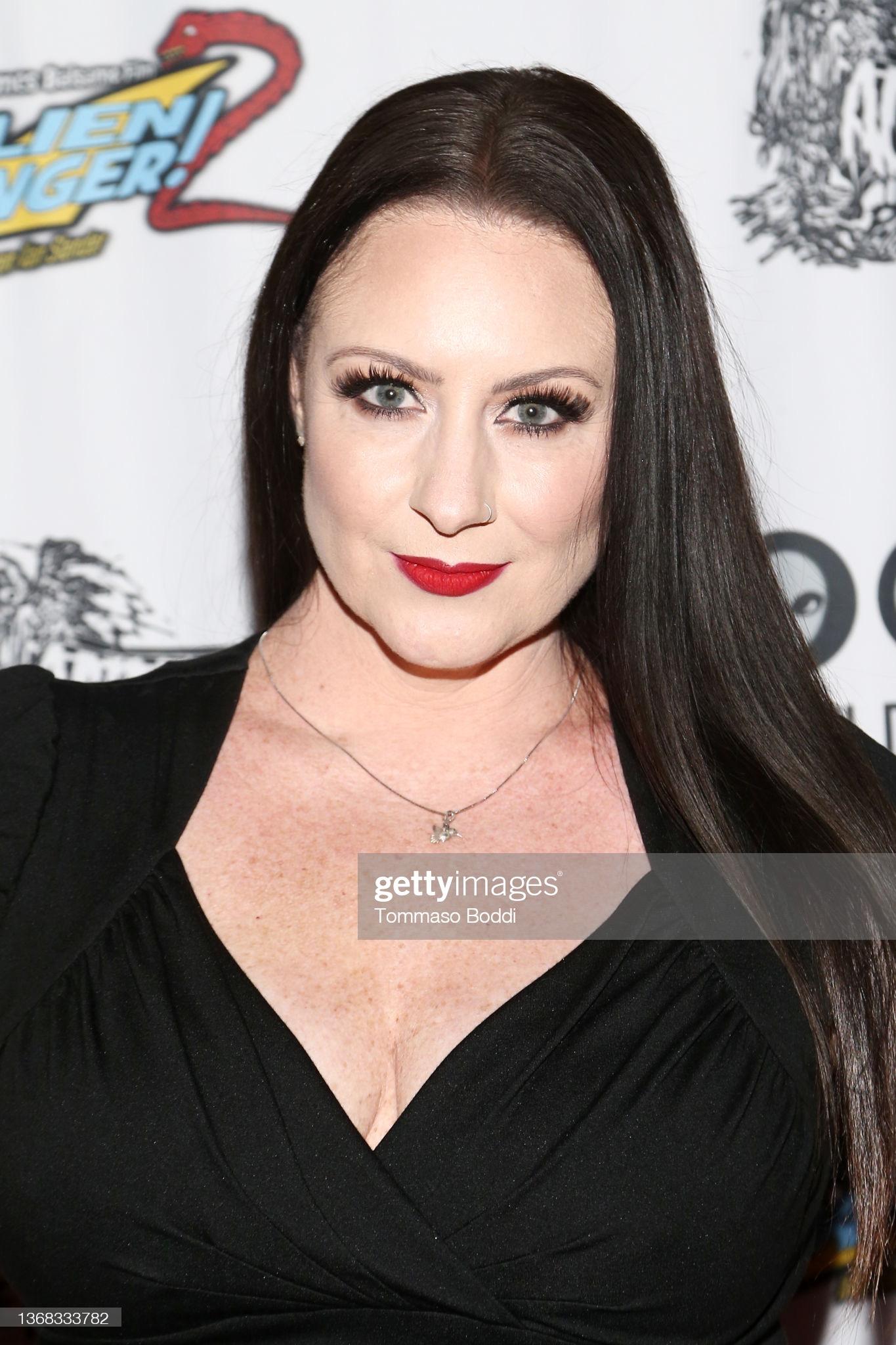 Jennifer Nangle image