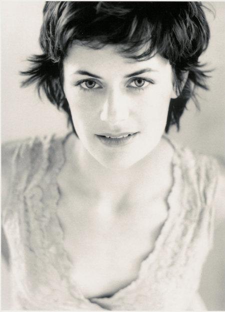 Sarah Clarke image