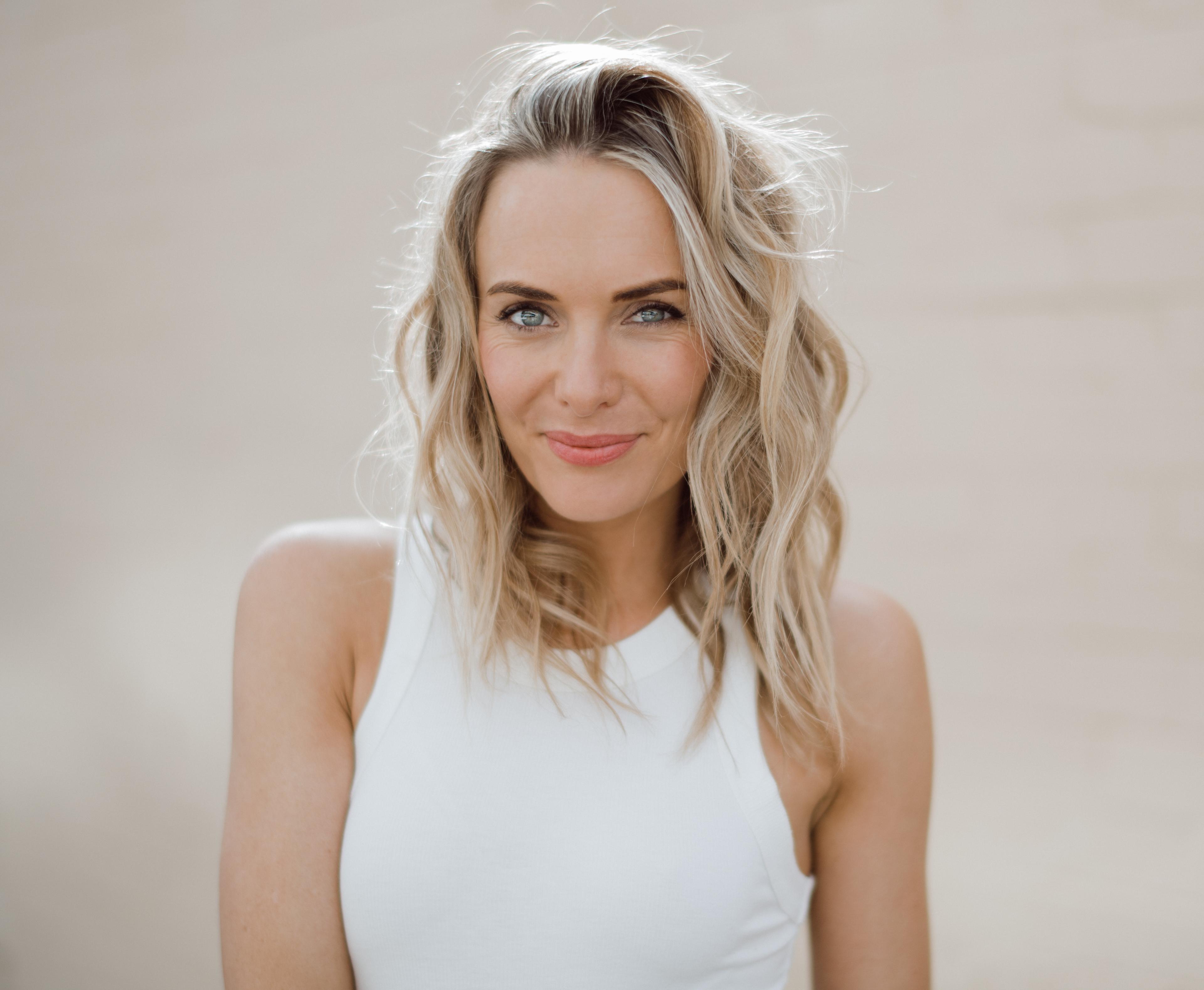 Emma Leonard image