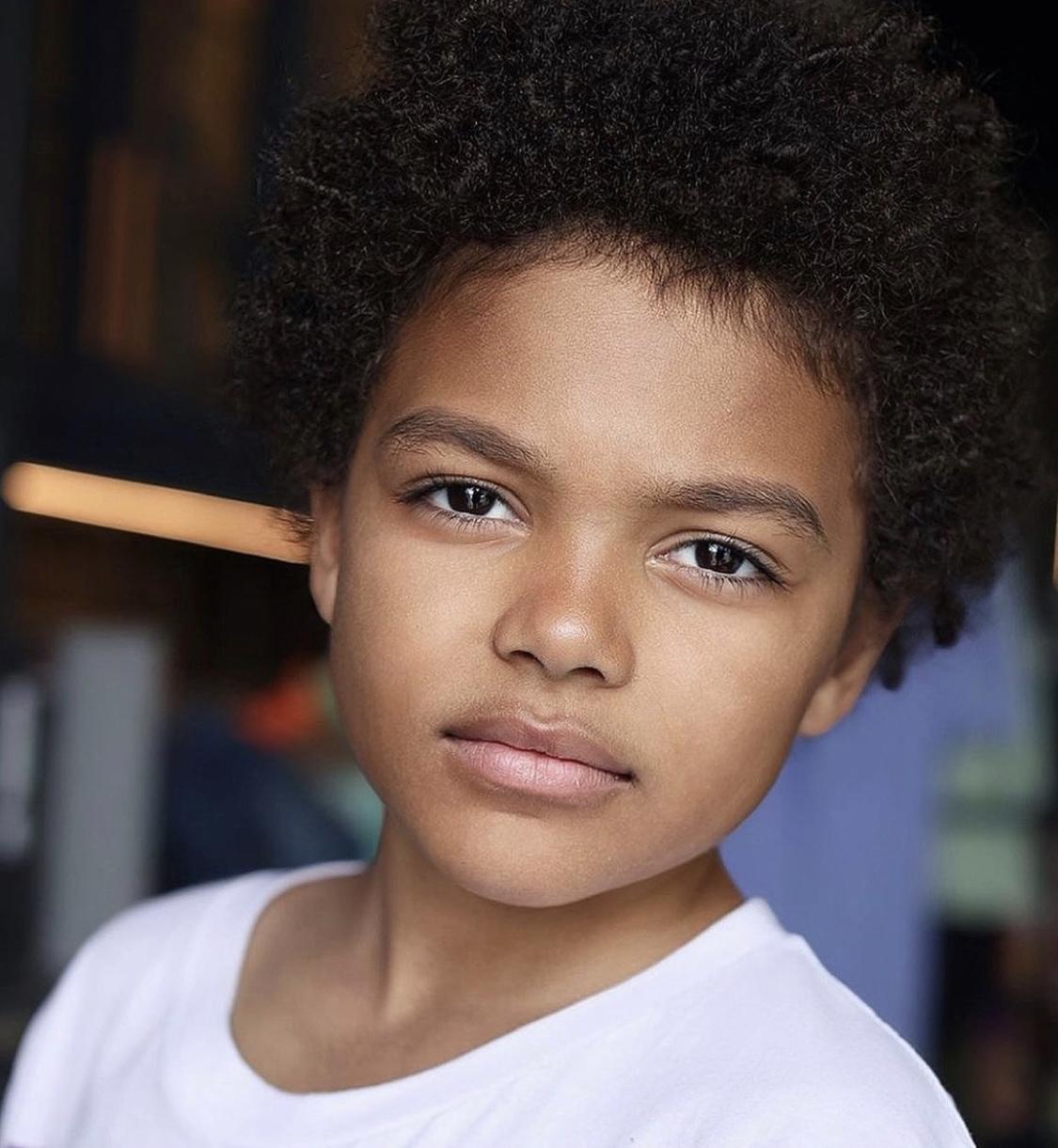 Ashton Ayres image