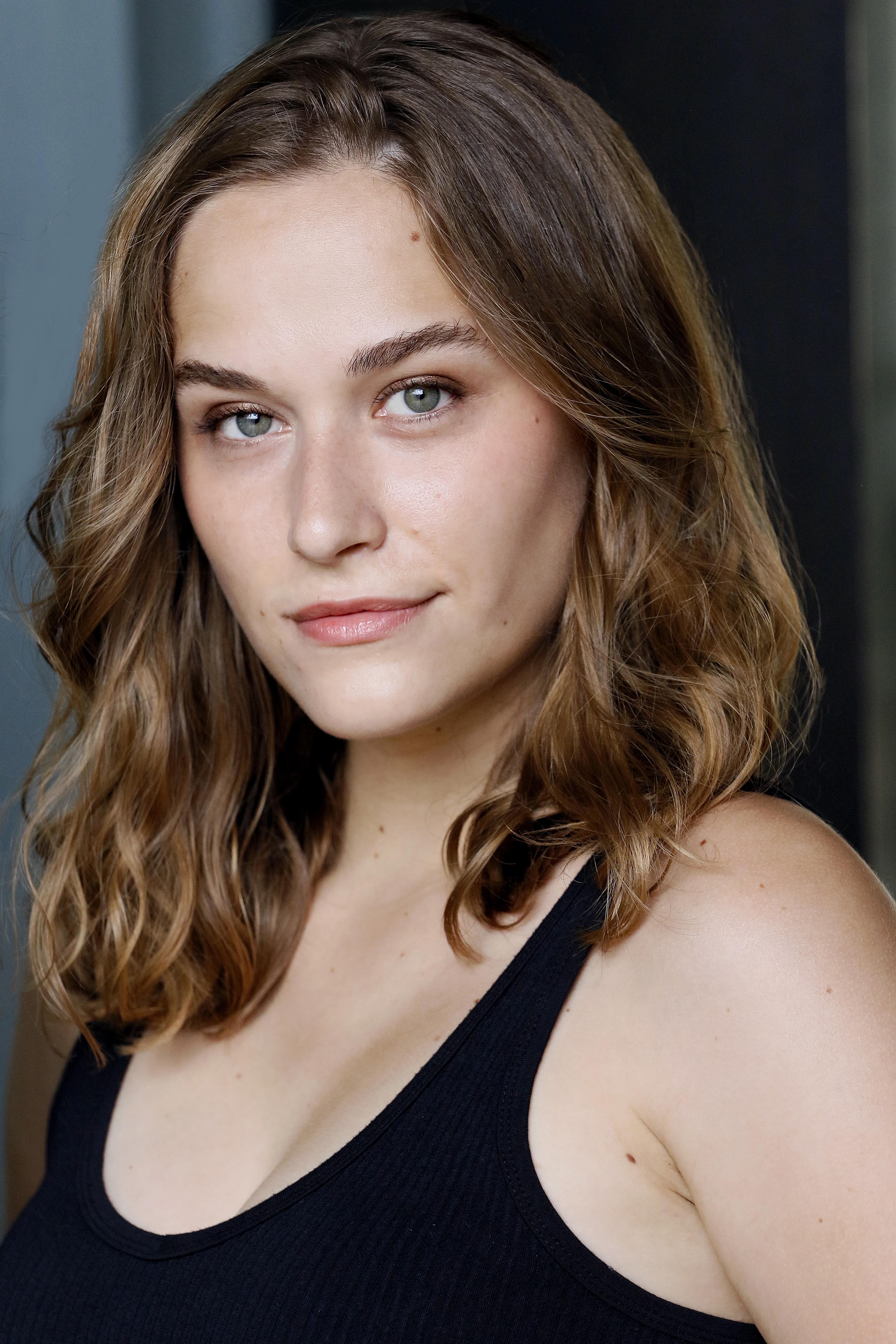 Zoe Graham image