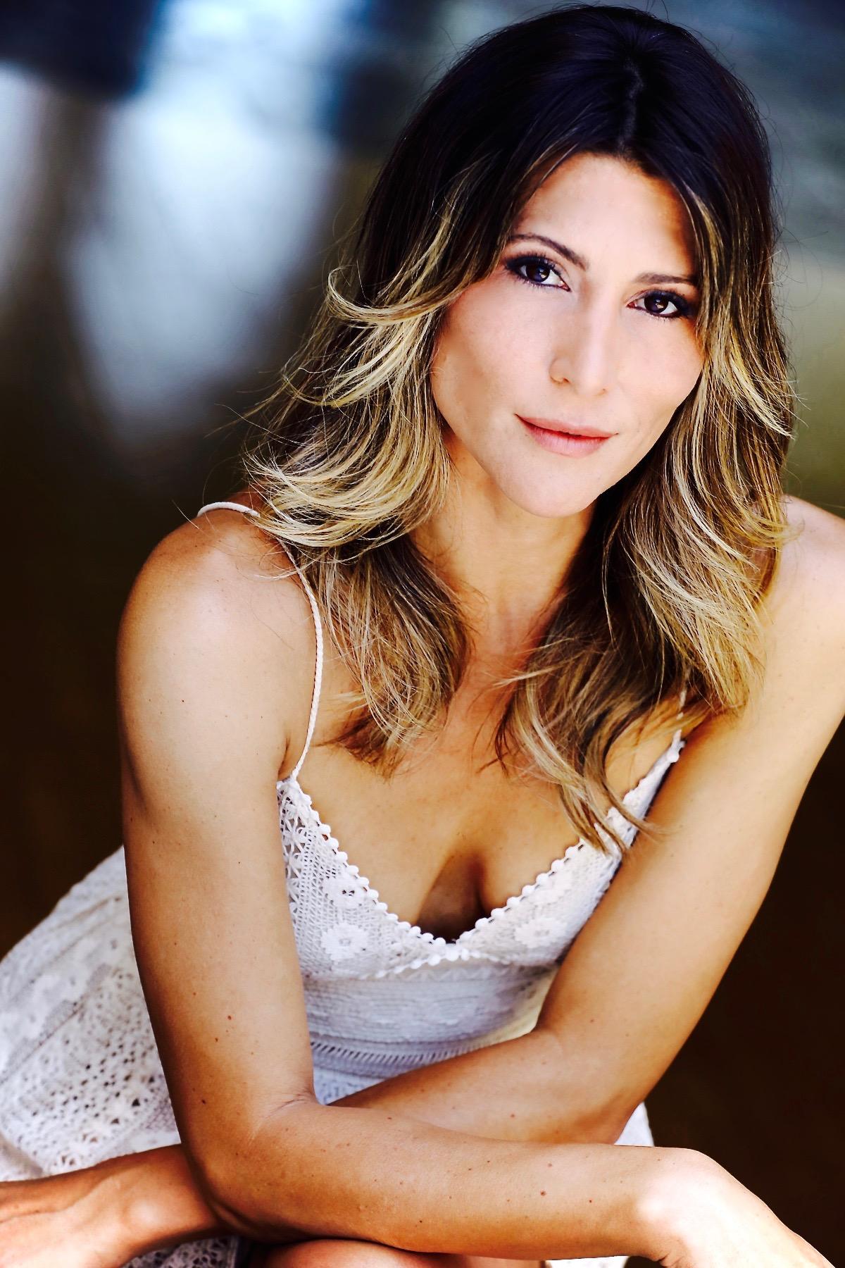 Gina Varela image