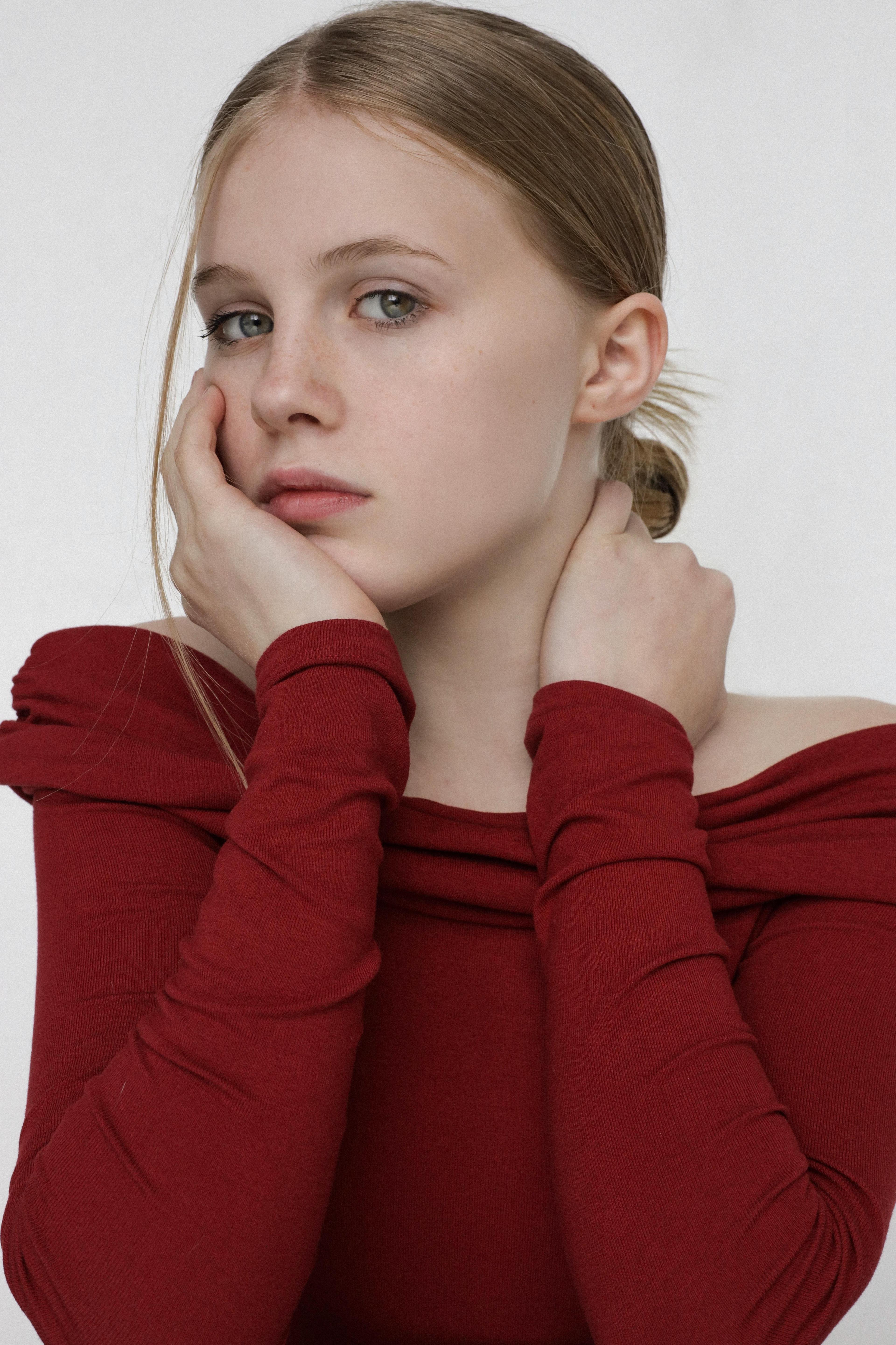 Alyla Browne image