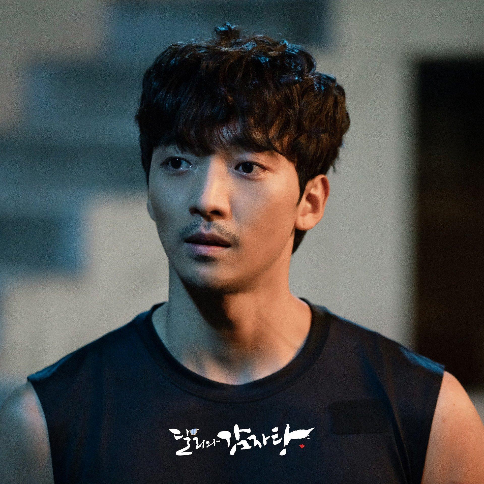 Hwang Hee image