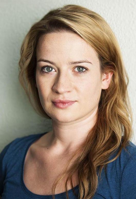 Nina Gummich image
