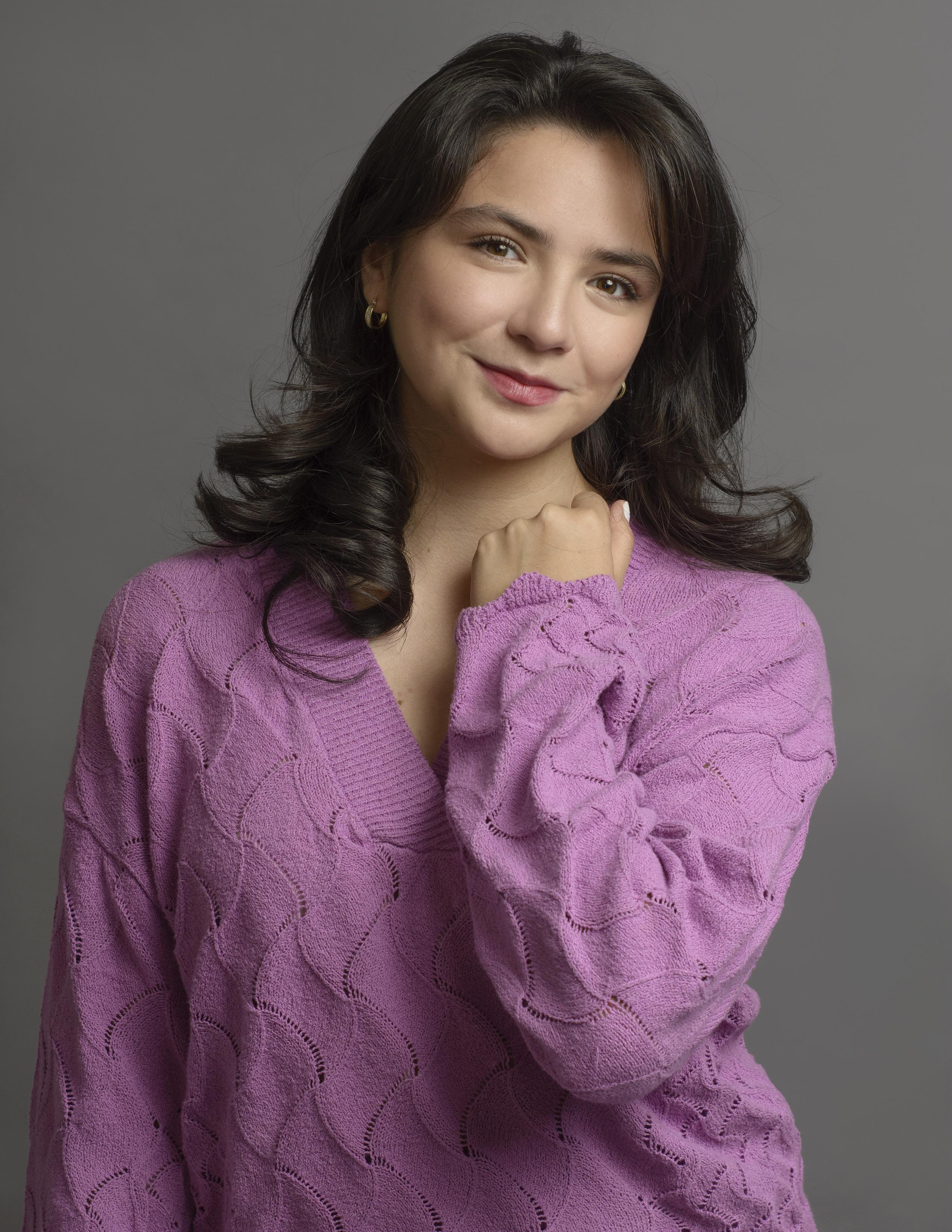 Annie Cabello image