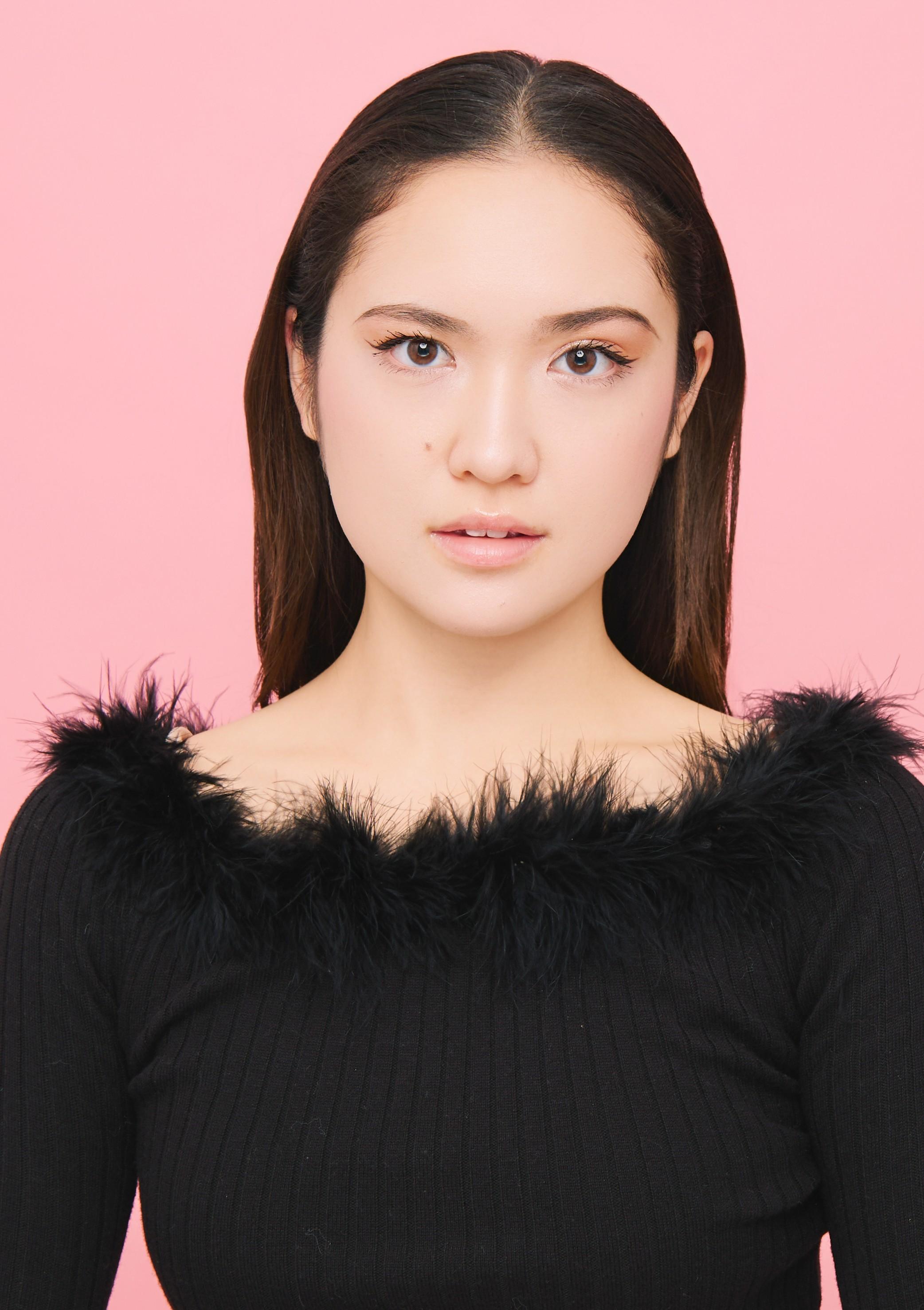 Mia King image