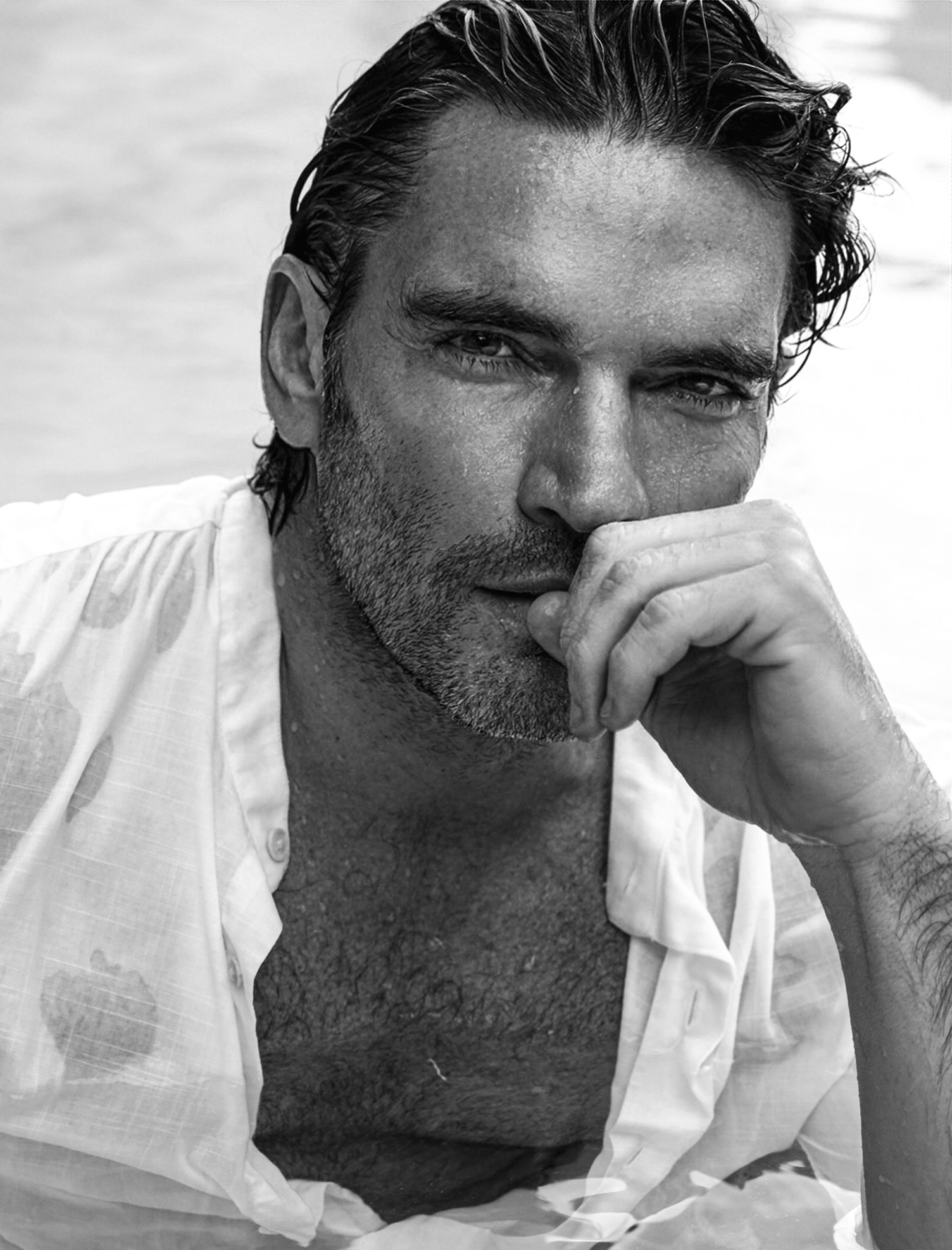 Julián Gil image