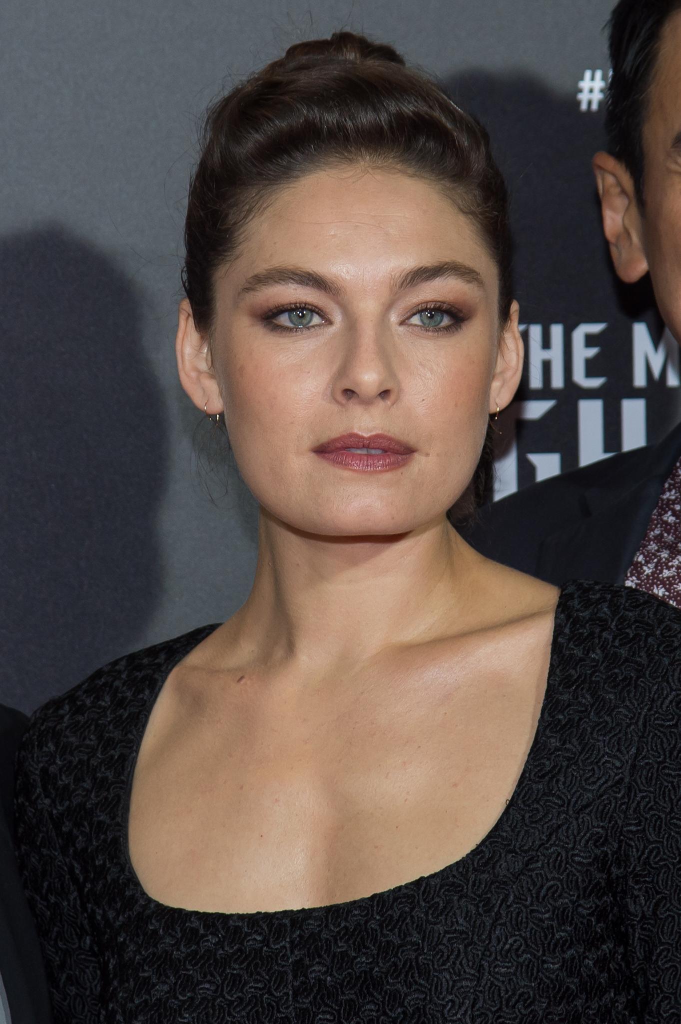 Alexa Davalos image
