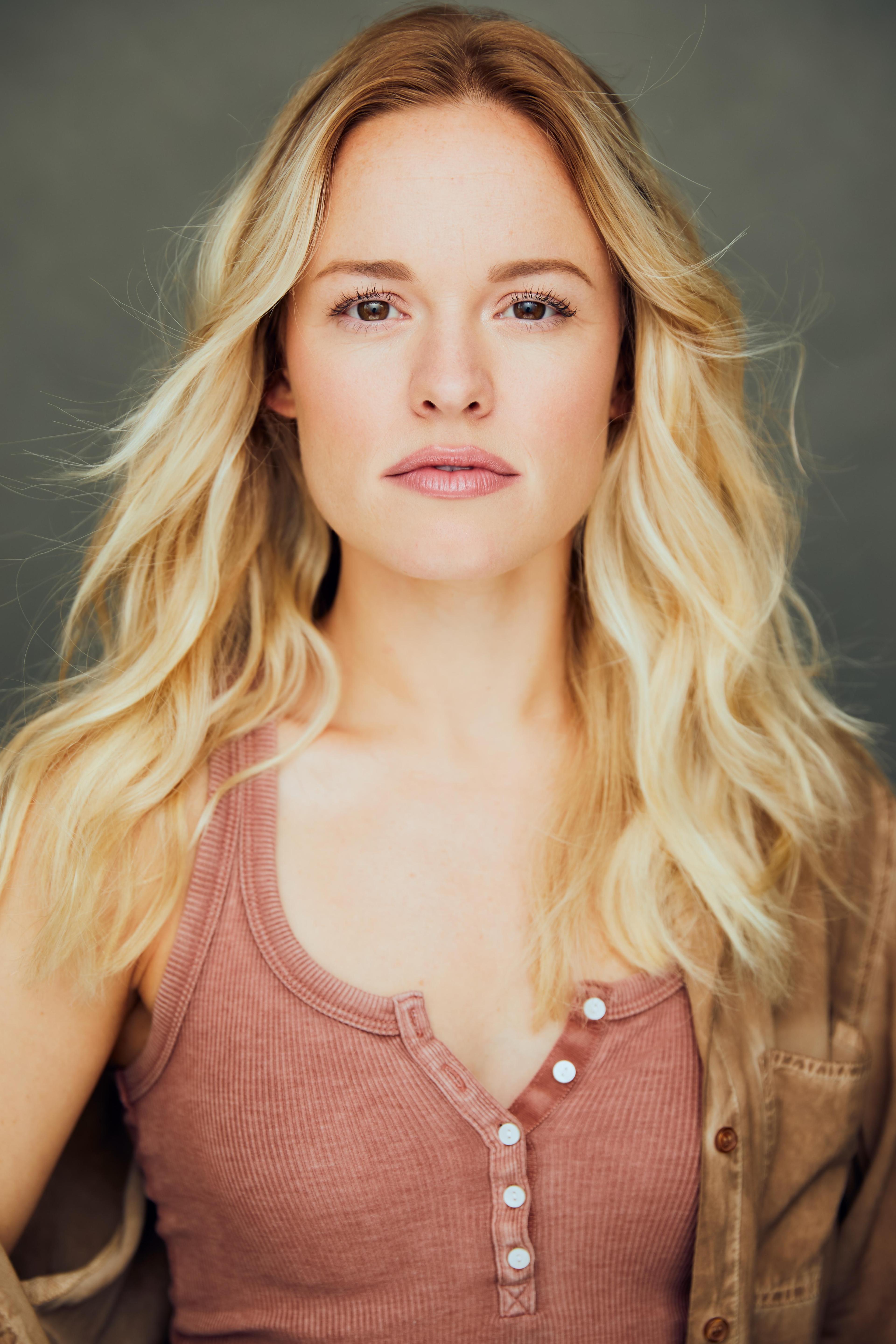 Emily Topper image
