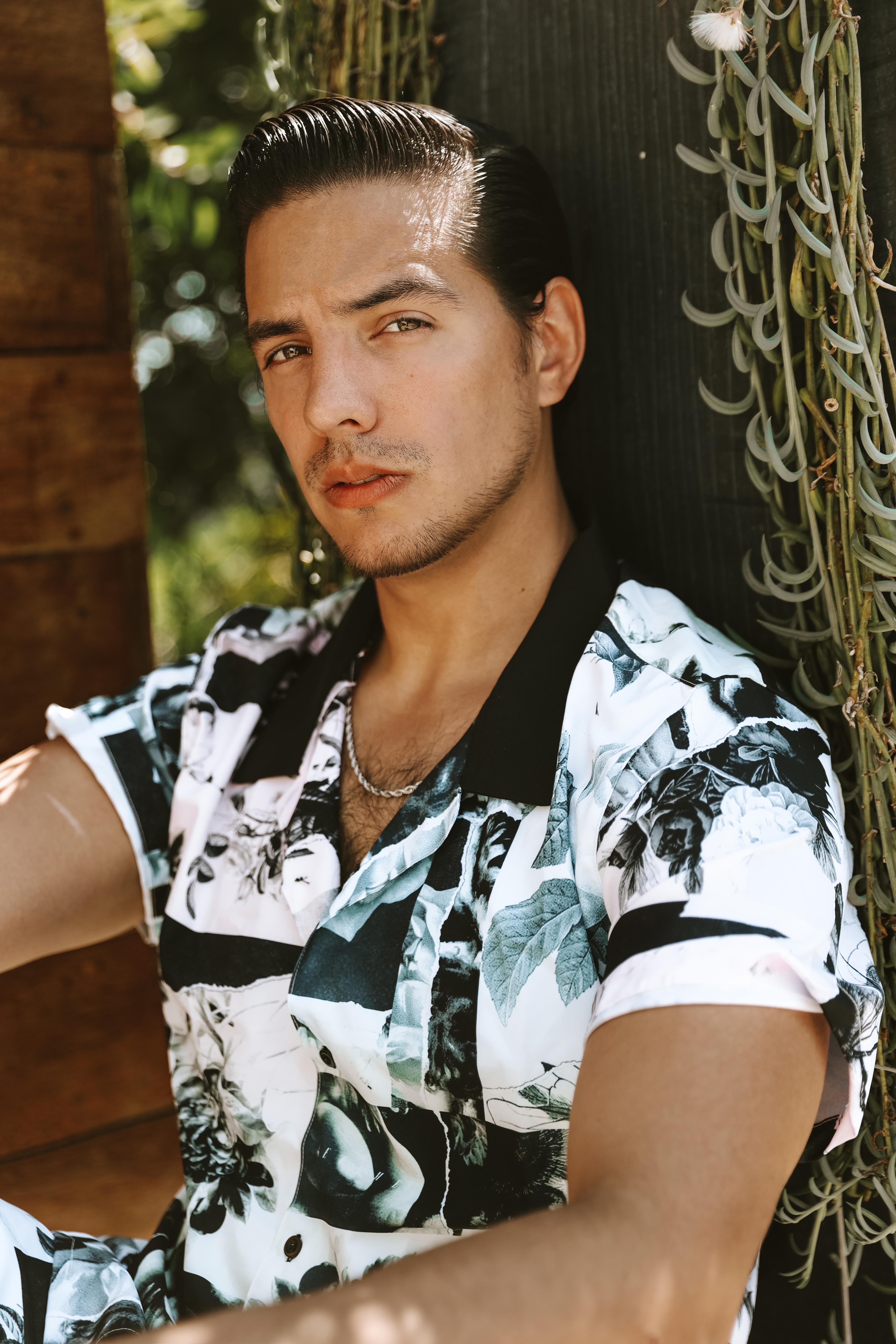 Vadhir Derbez image