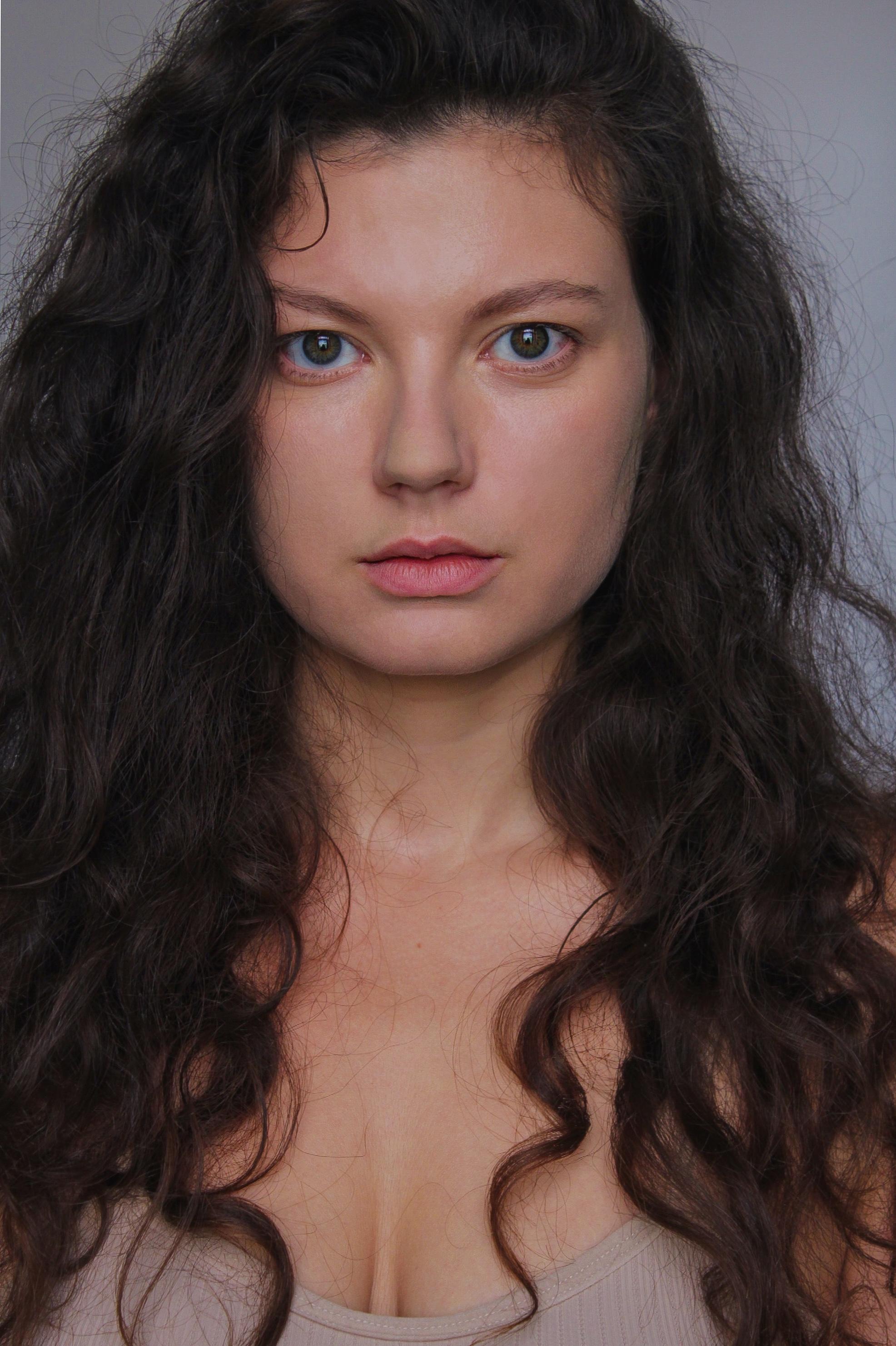 Alina Zievakova image