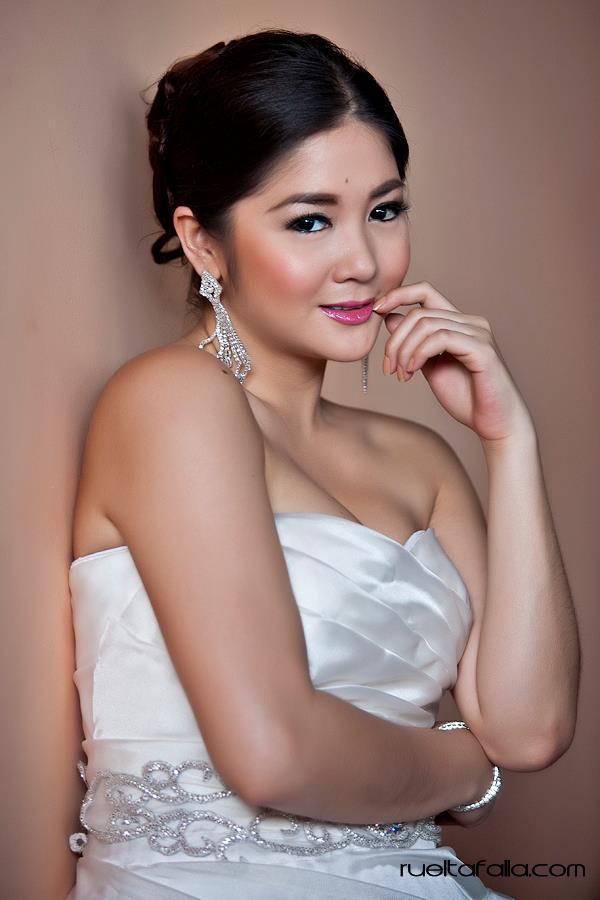 Katya Santos image