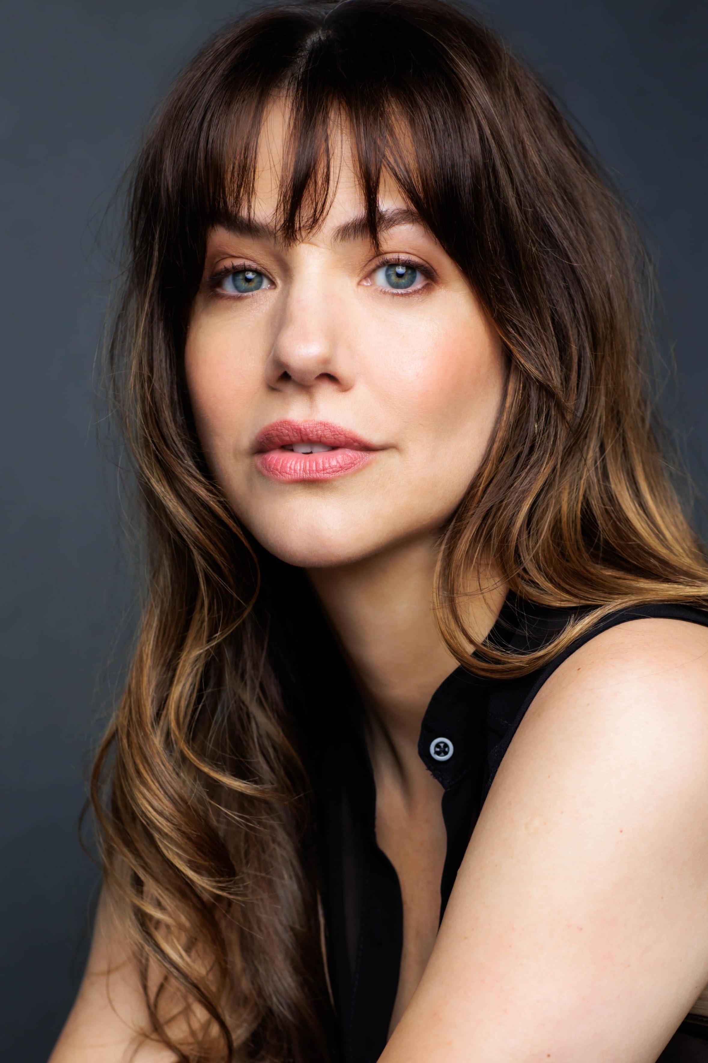 Julie Gonzalo image