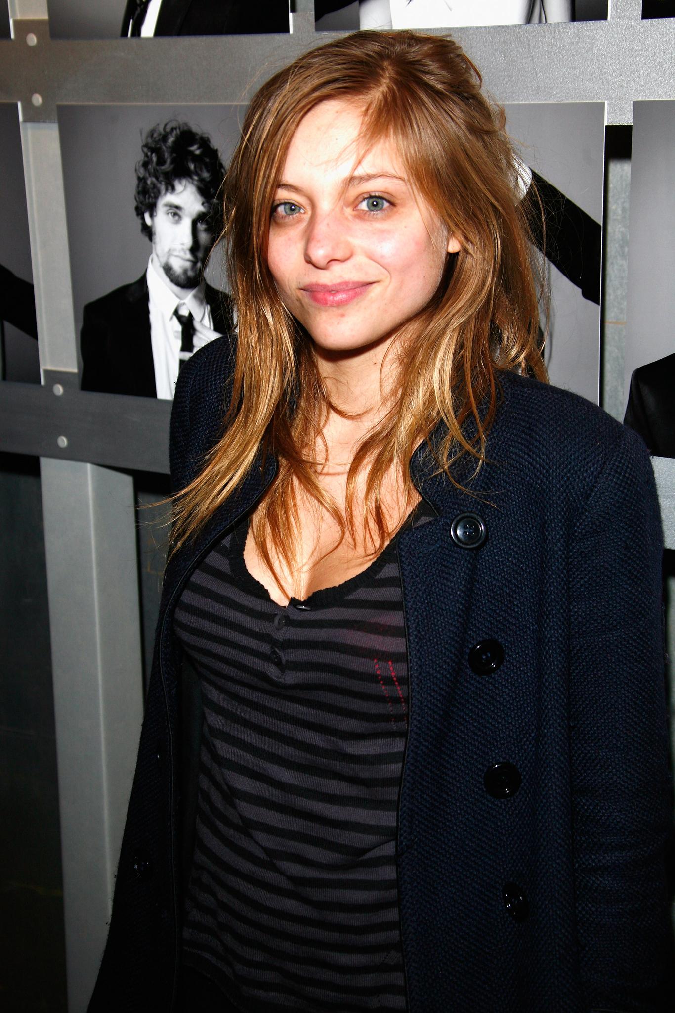 Lizzie Brocheré image