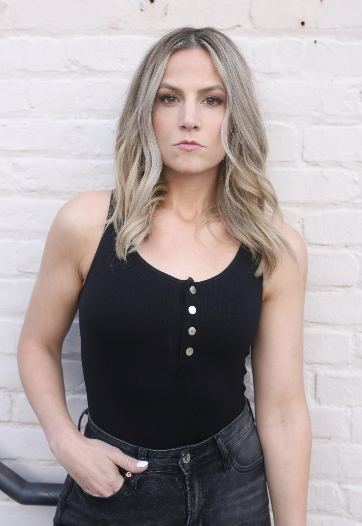 Lisa Fenimore image