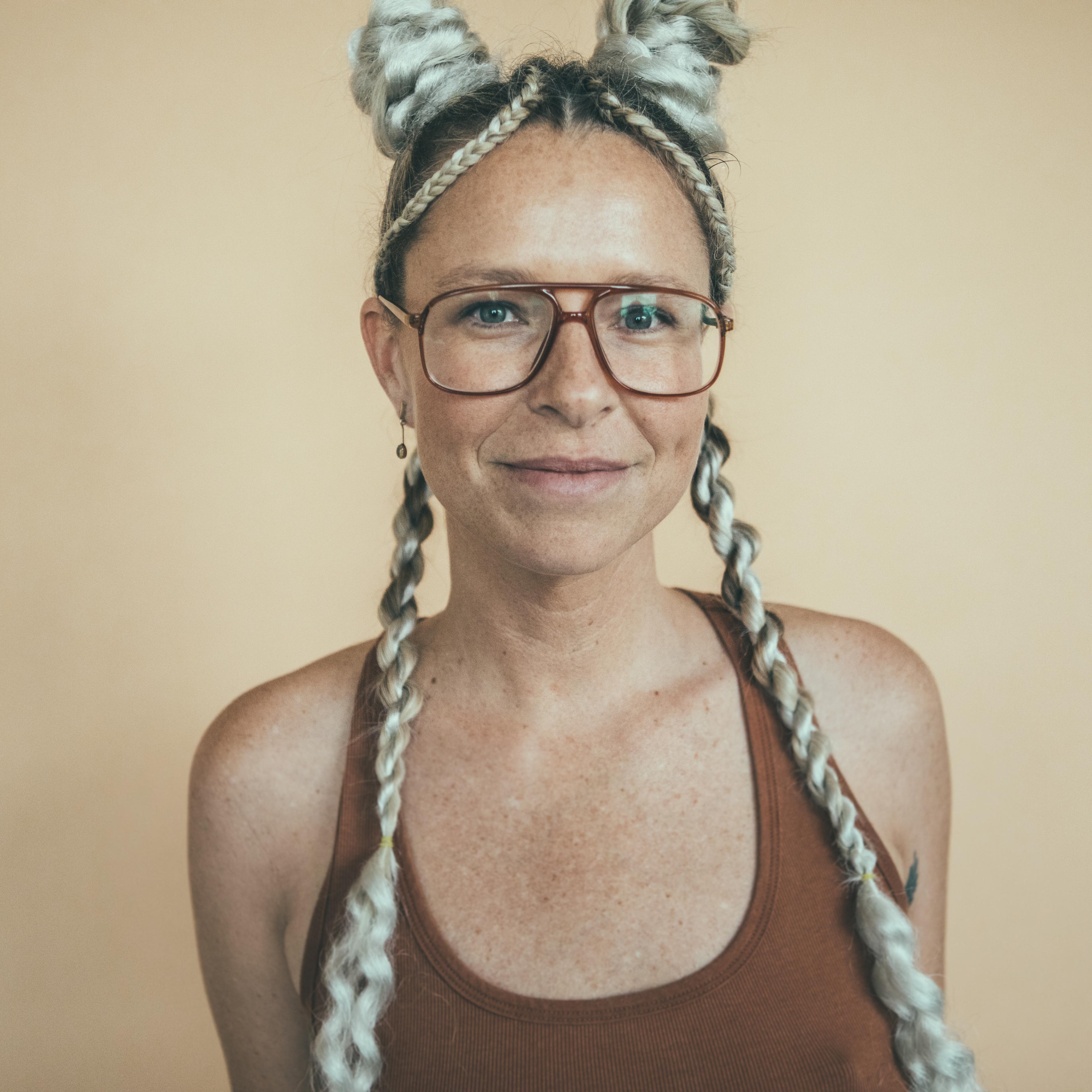 Greer Inez image