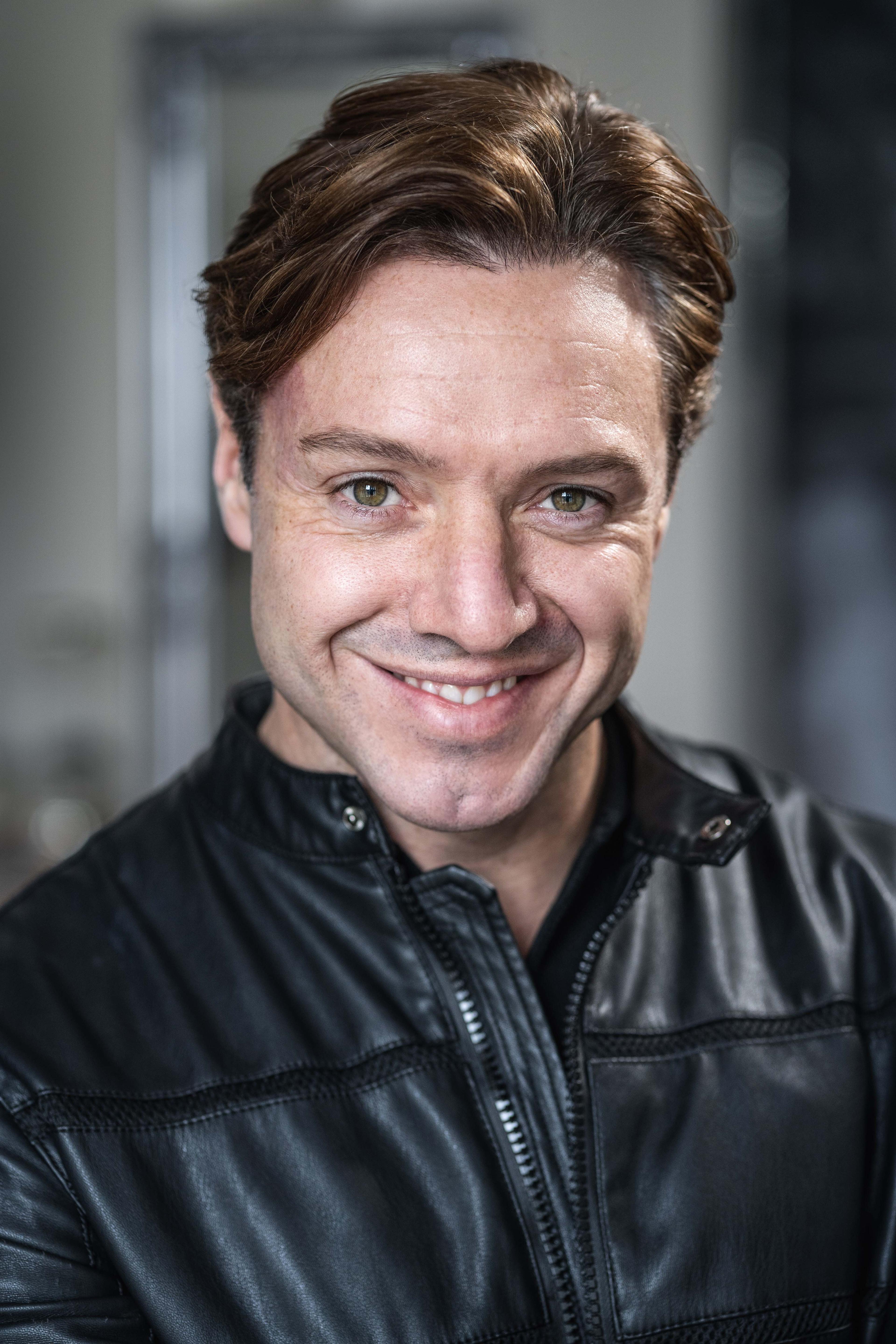 Martin Dickinson image