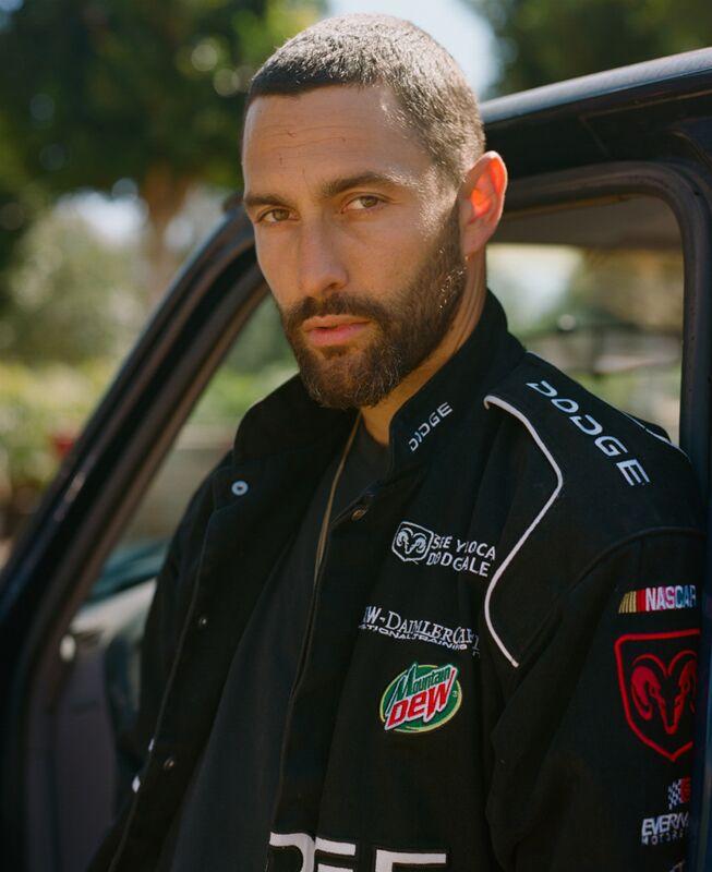 Noah Mills image