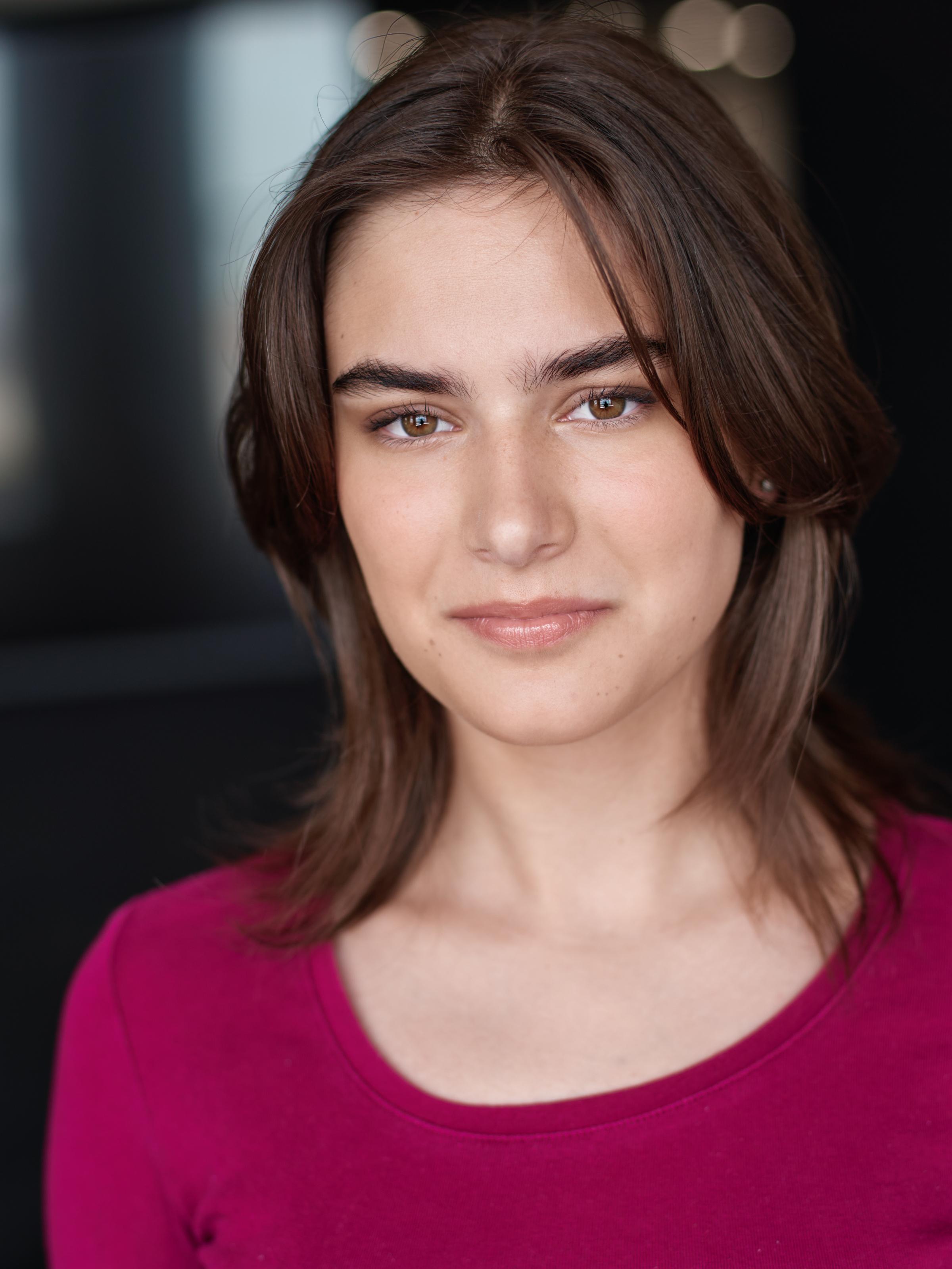 Cassandra Helmot image