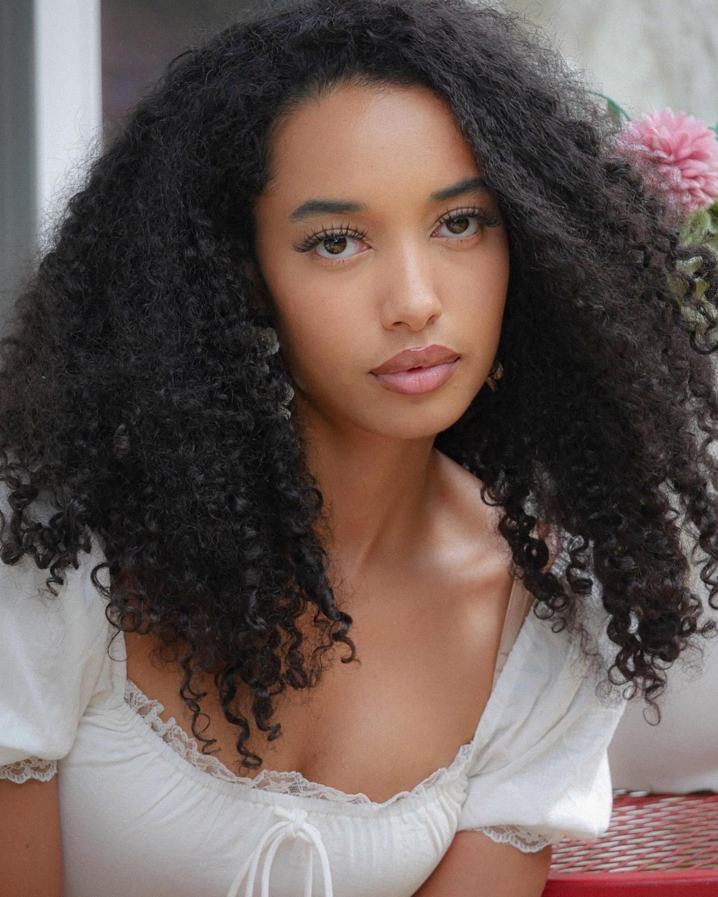 Alexis Andrews image