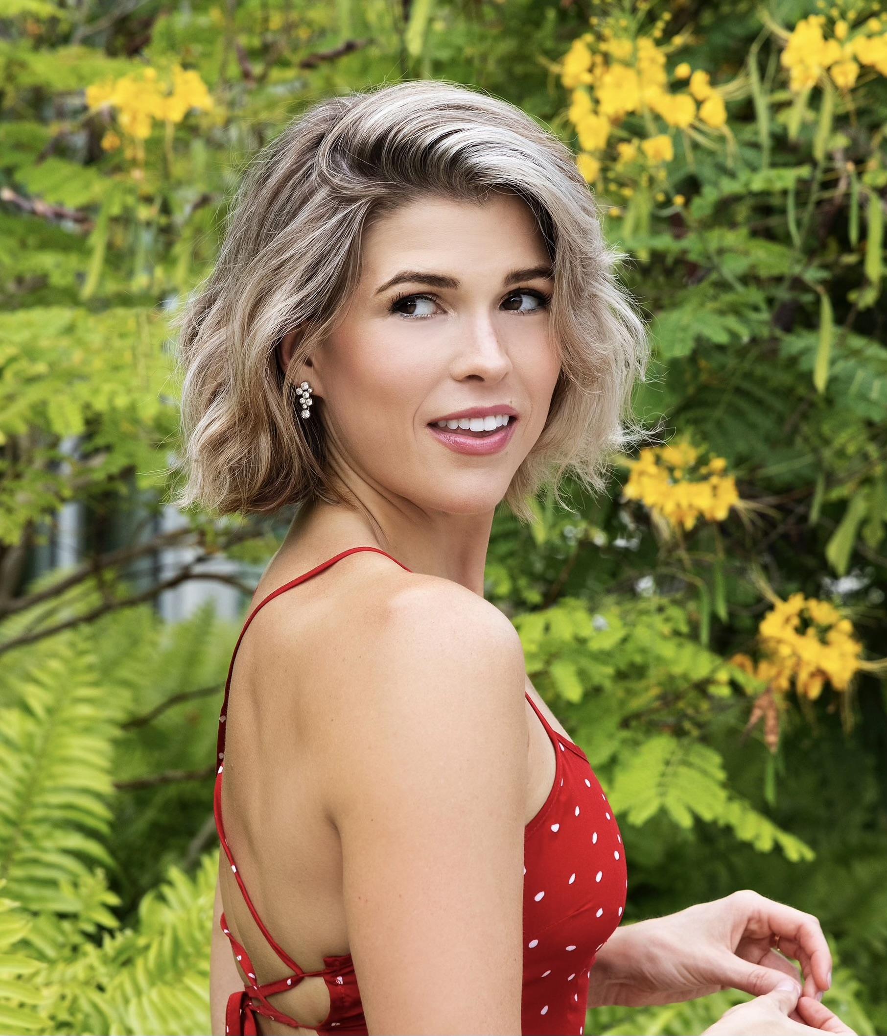 Julia Rae image