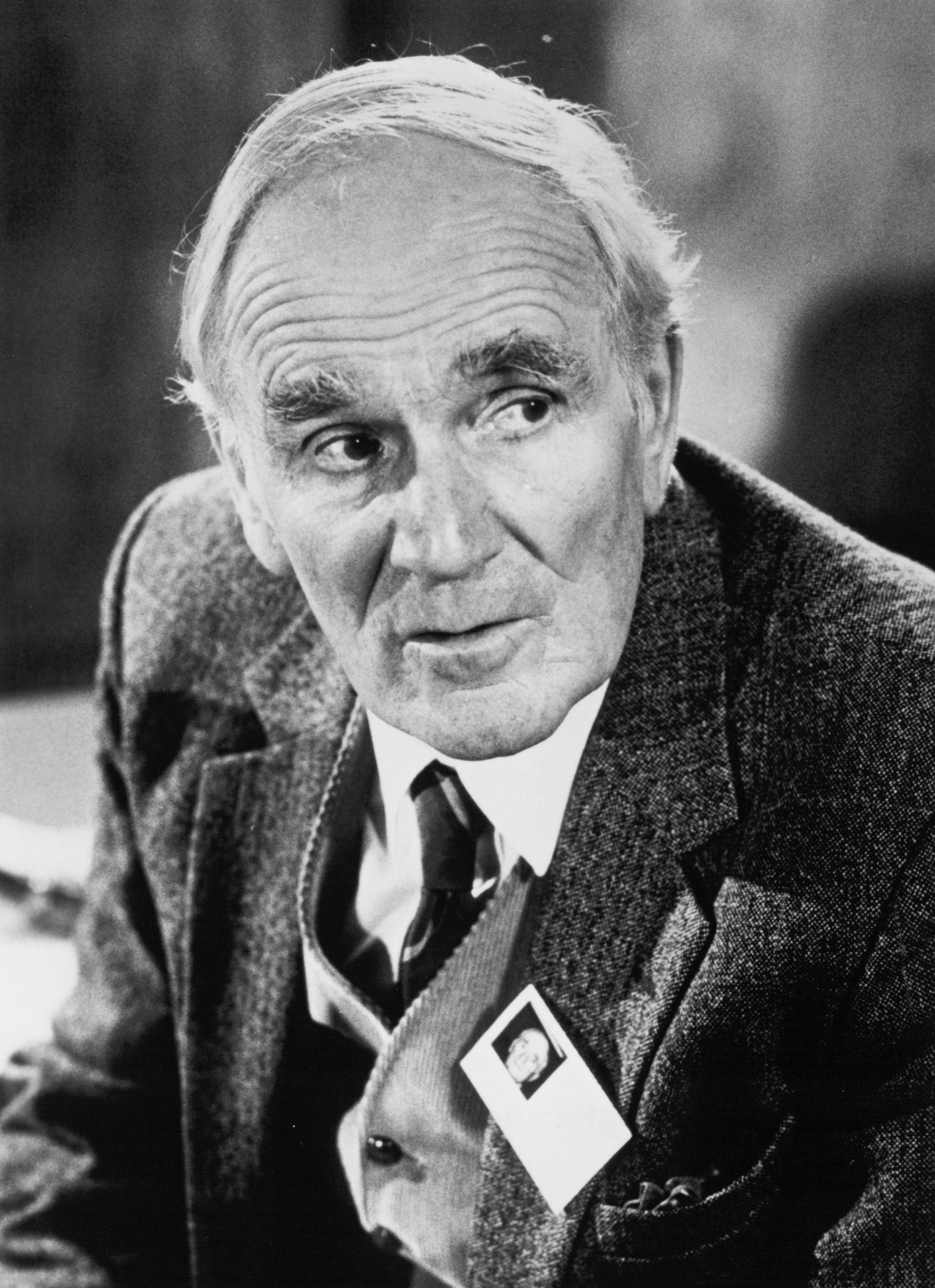 Desmond Llewelyn image