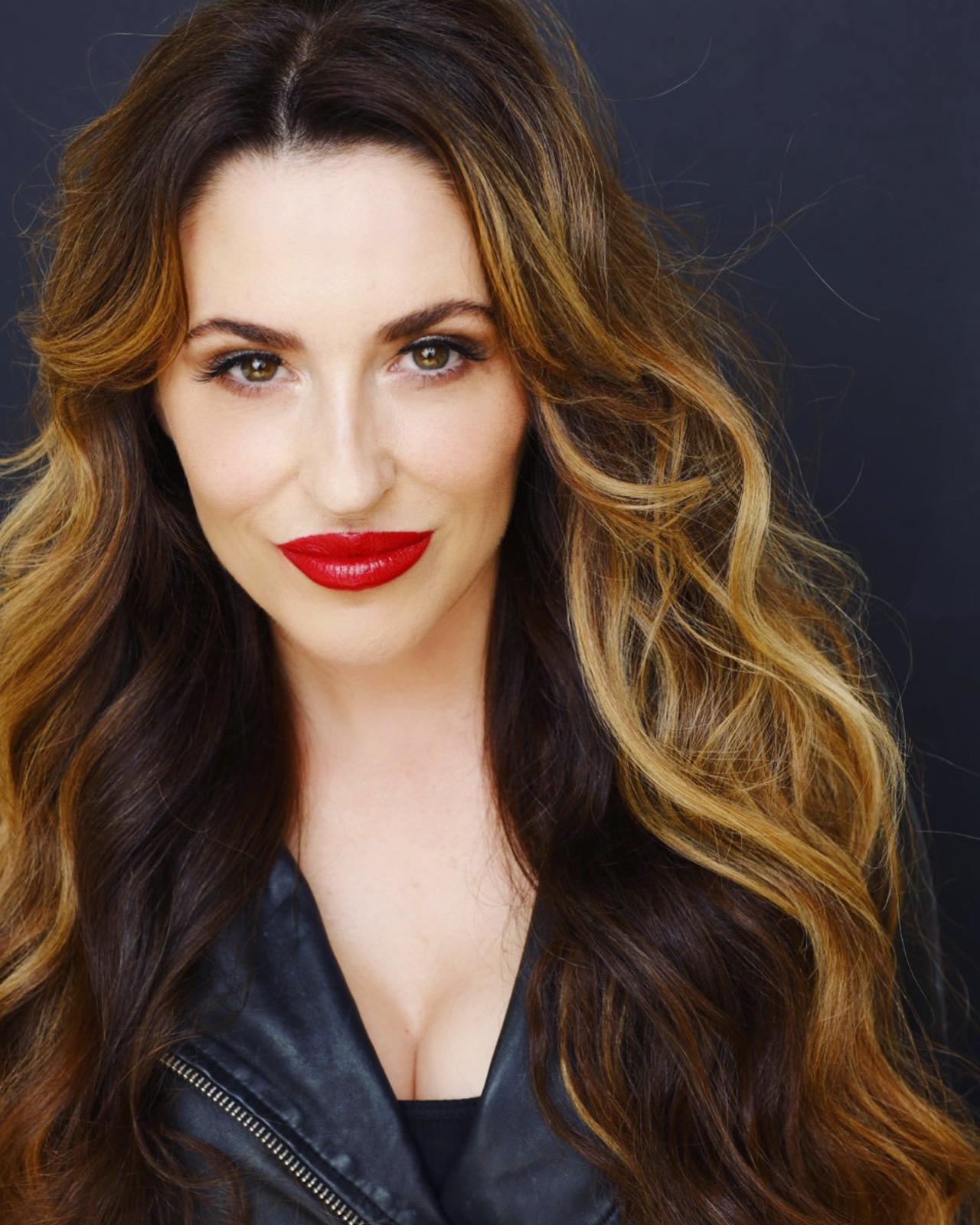 Elle Newlands image
