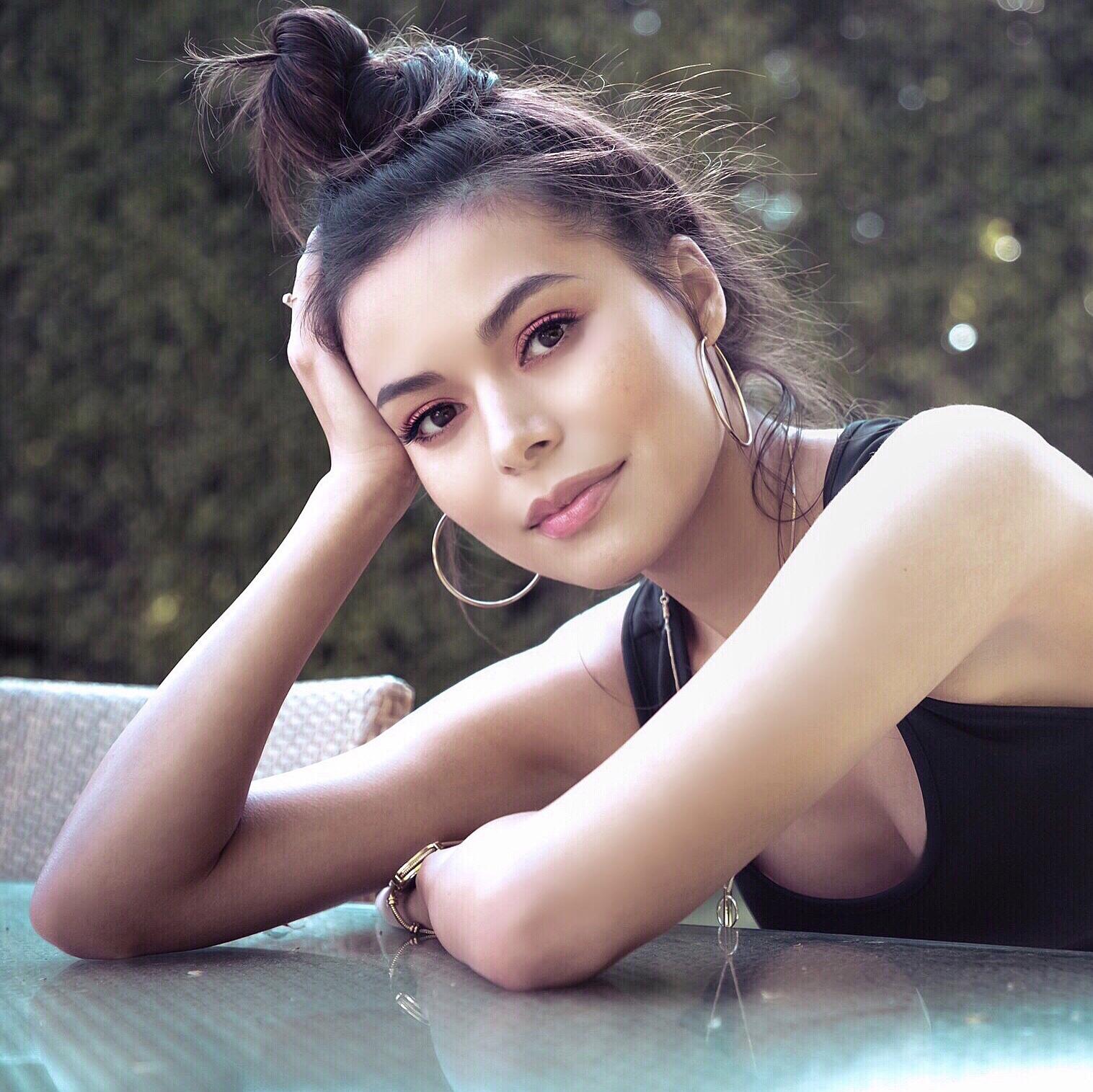 Miranda Cosgrove image