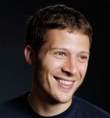 Zach Gilford image