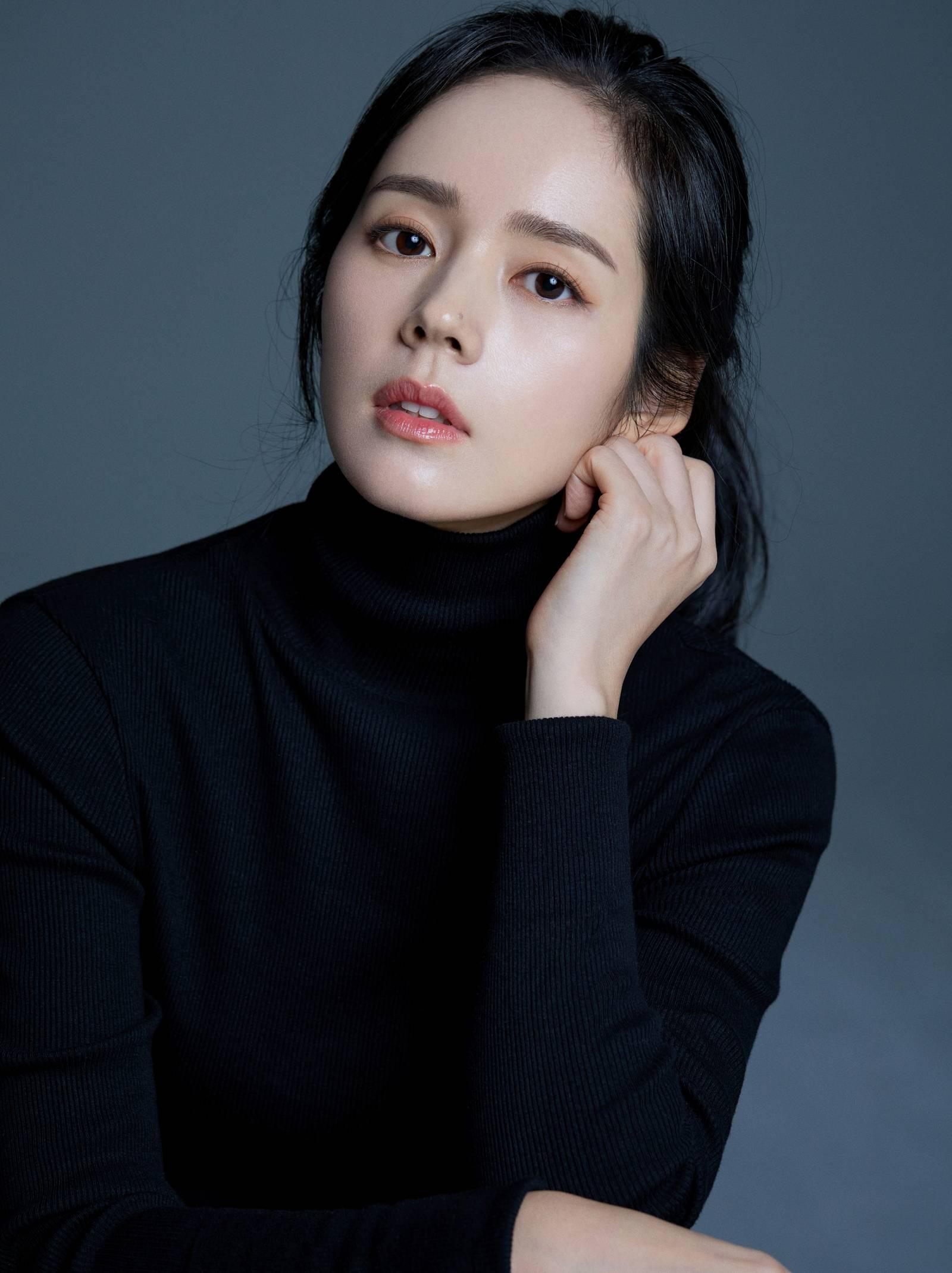Han Ga-in image