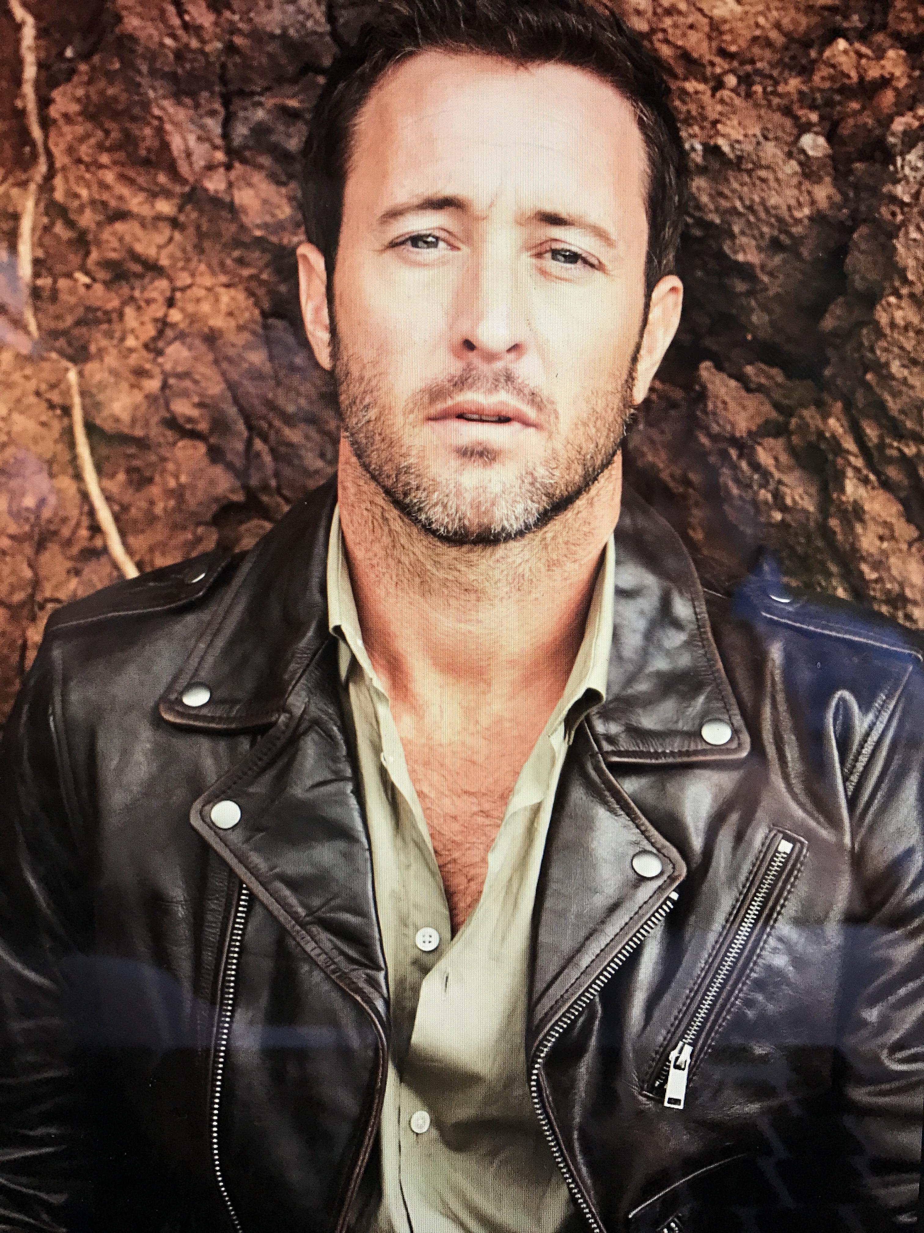 Alex O'Loughlin image