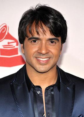 Luis Fonsi image