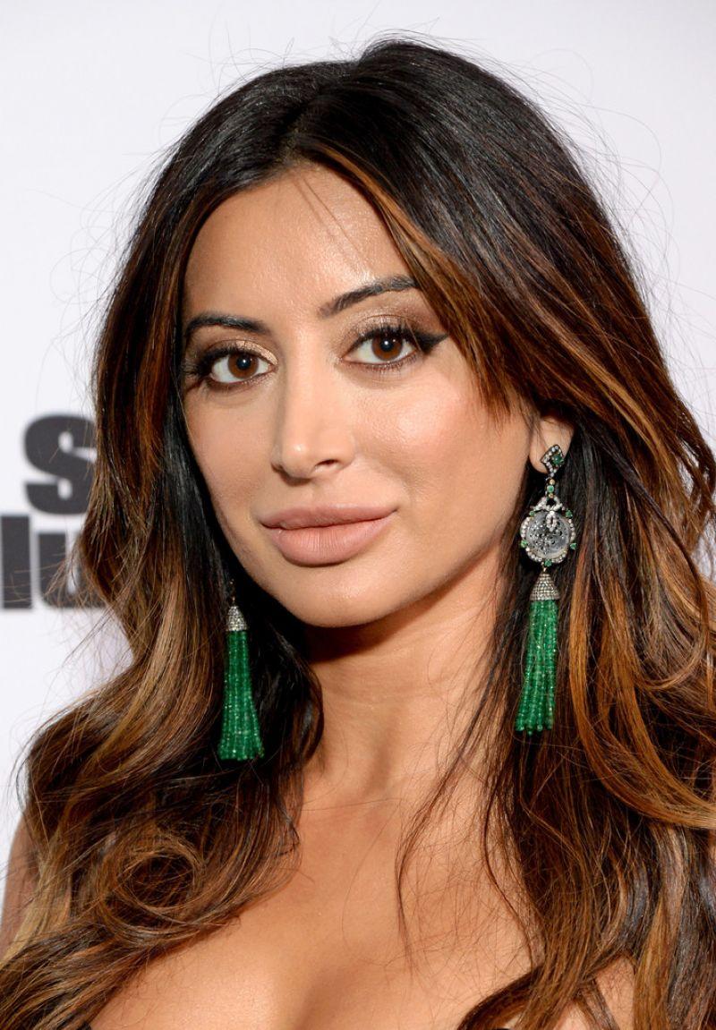 Noureen DeWulf image