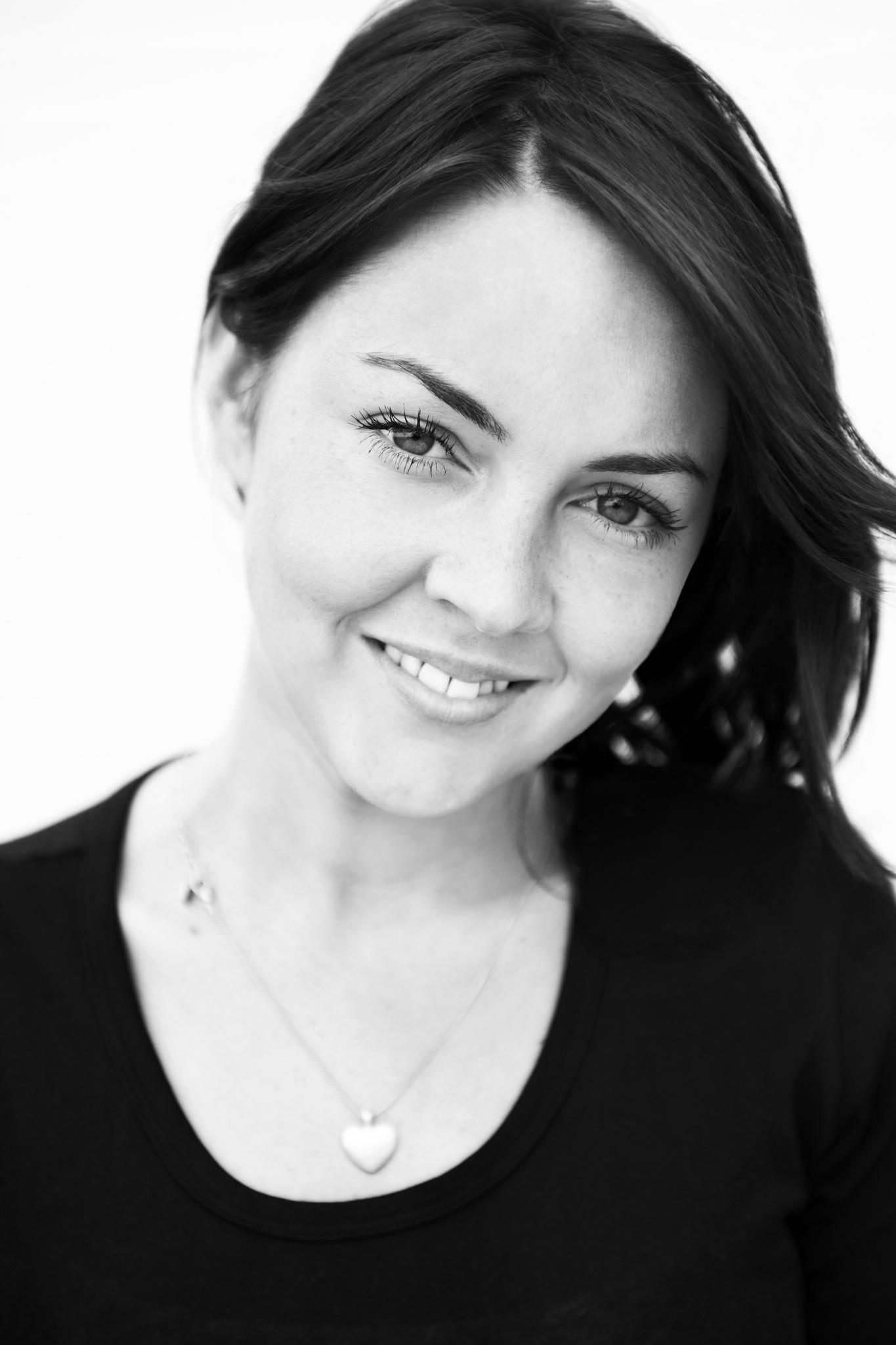 Lacey Turner image