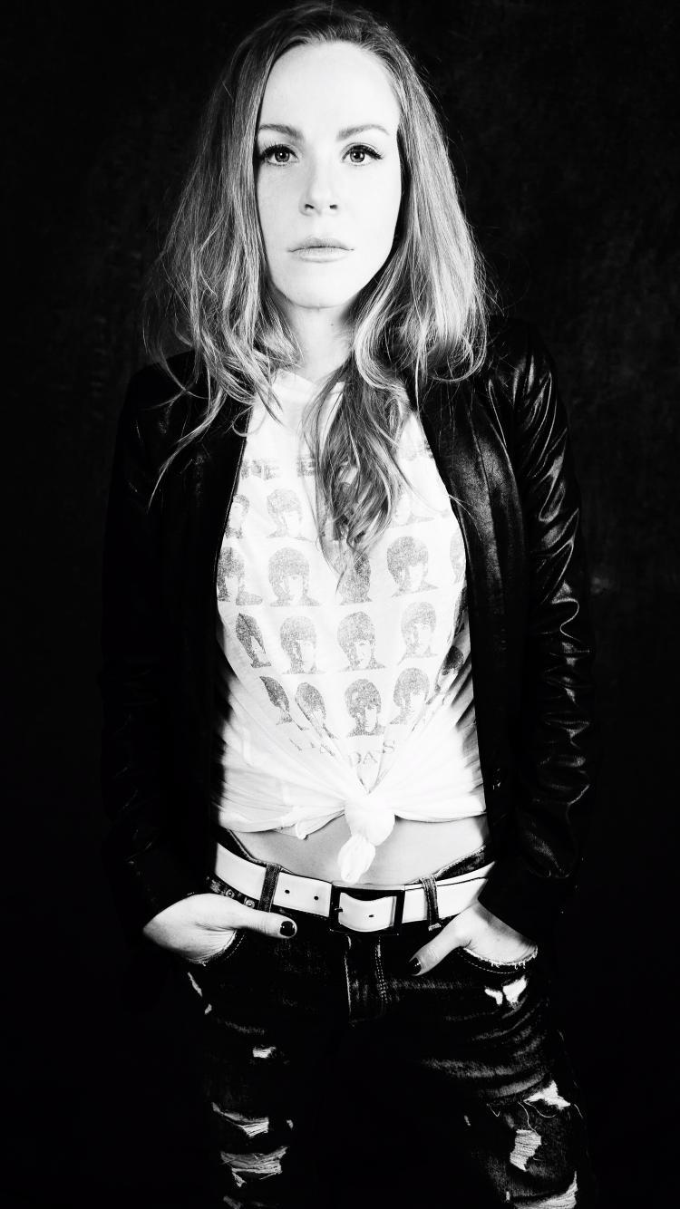 Emma Myles image