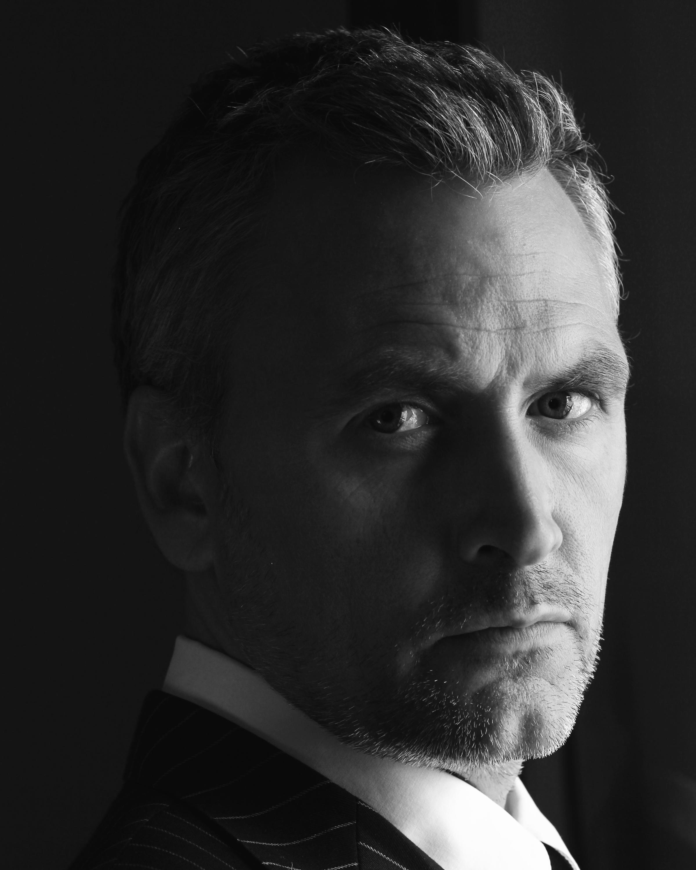 Julian Nicholson image