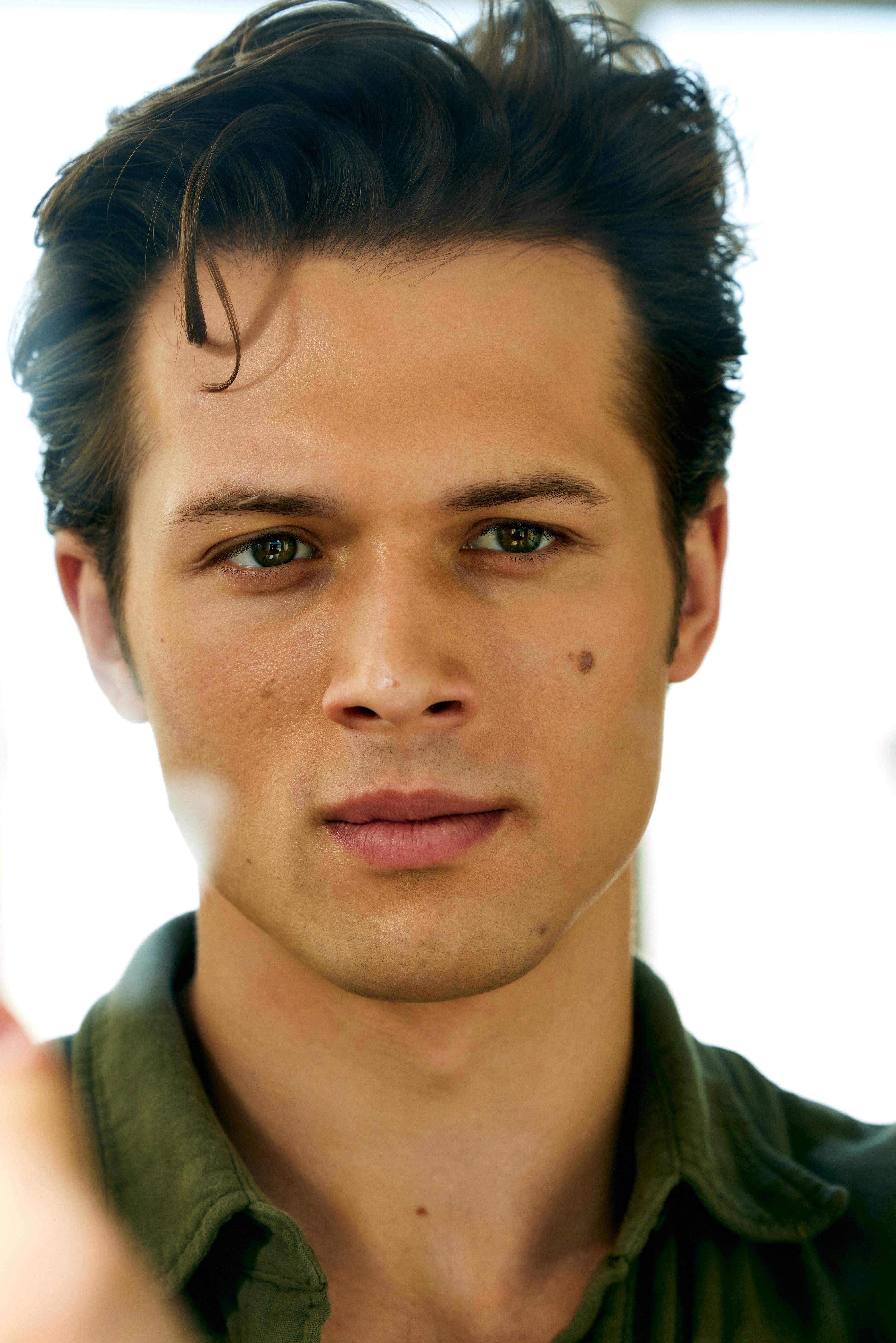 Leo Howard image