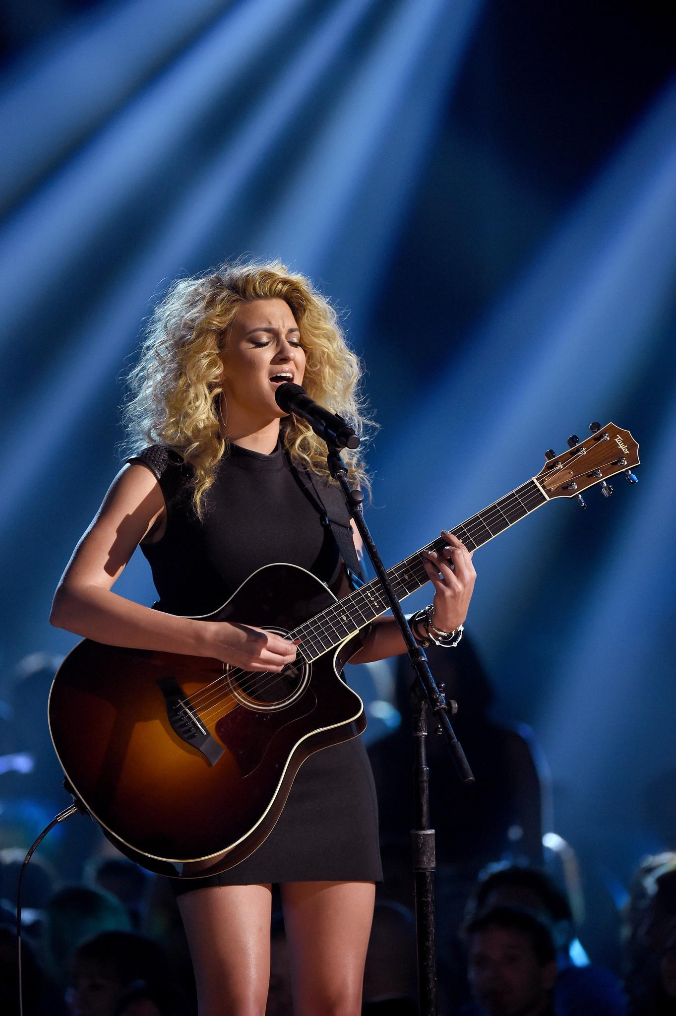 Tori Kelly image