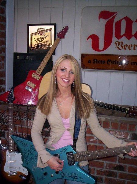 Alicen Holden image