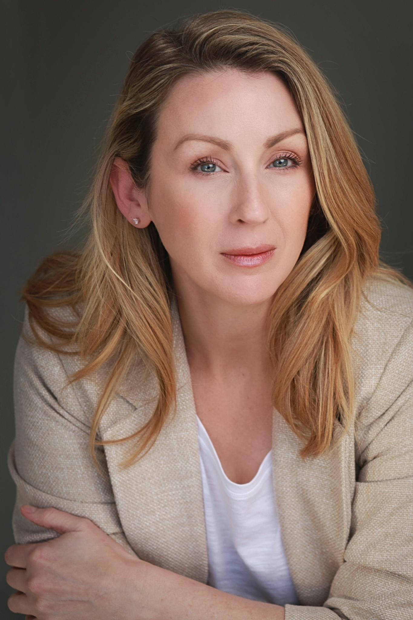 Arianne Martin image