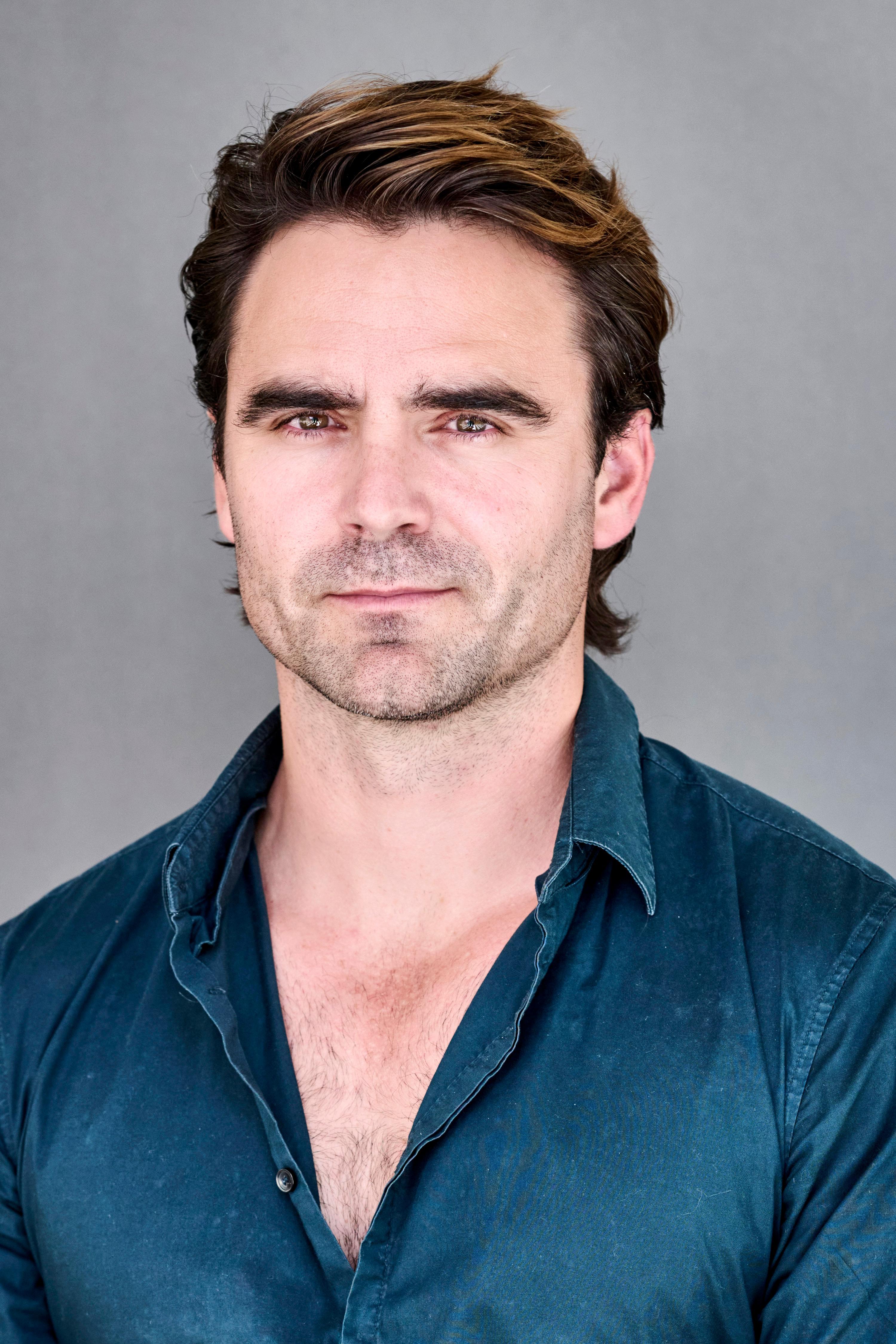 Dustin Clare image