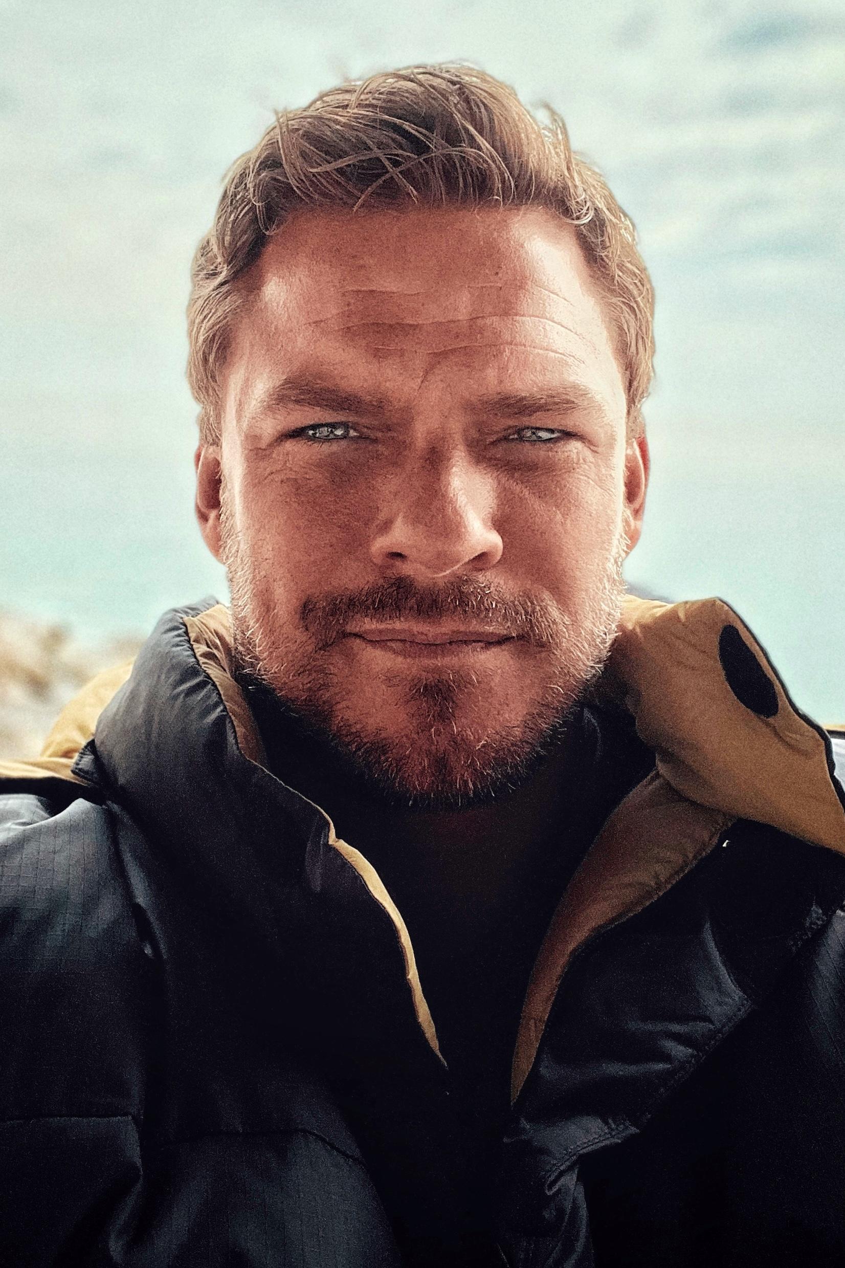 Alan Ritchson image